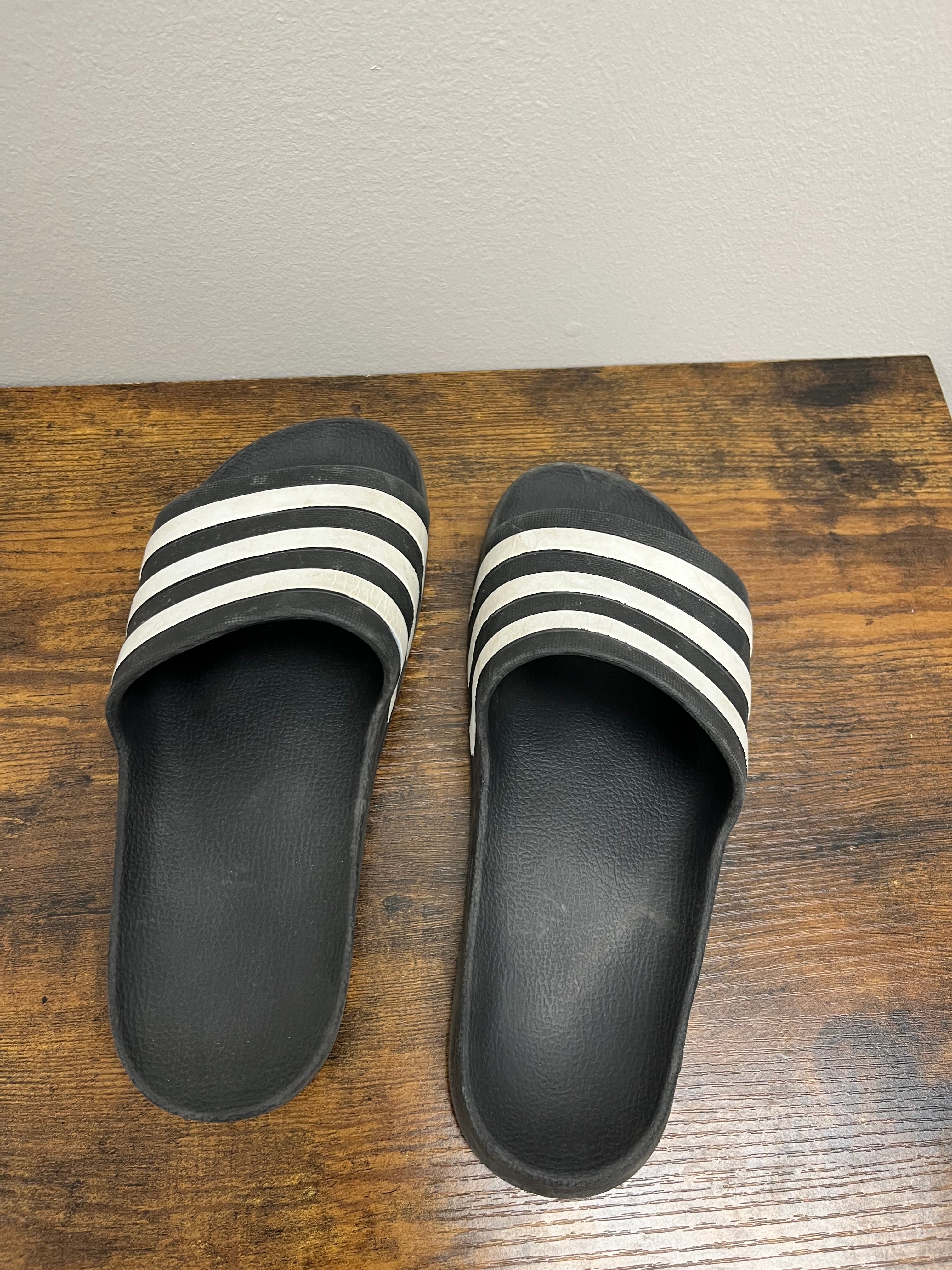 Used Men’s Black Slides
