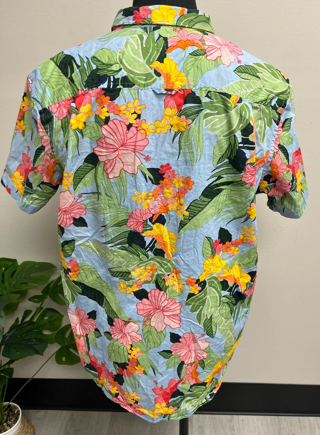 Used Men’s Floral Button Up Shirt