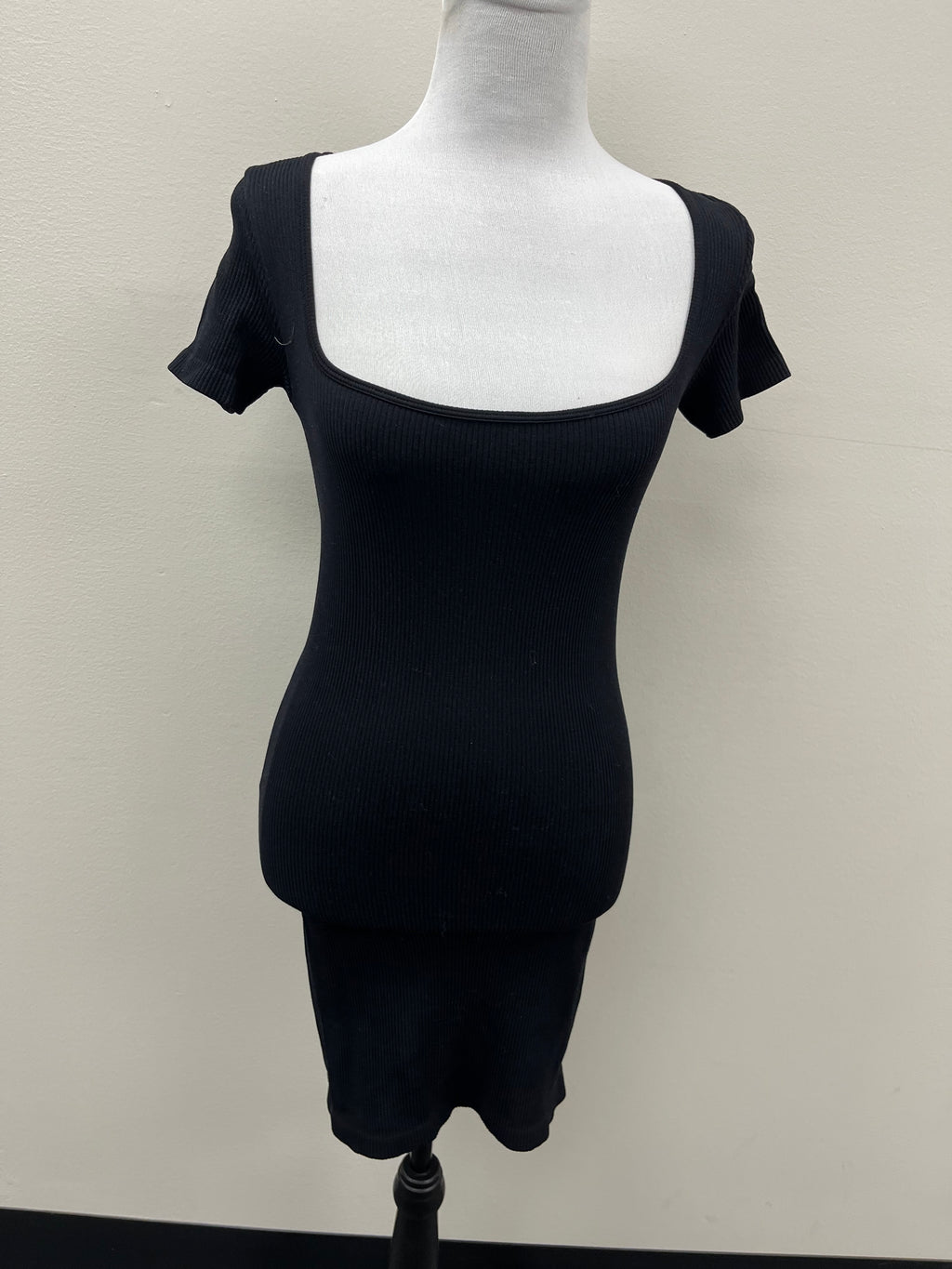 Used Women’s Black Dress