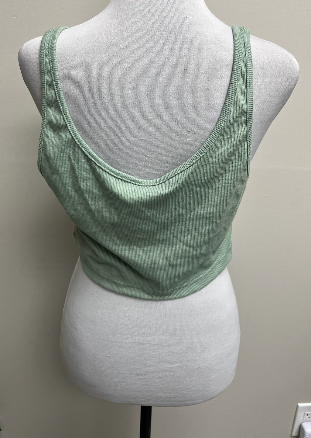 Used Women’s Green Crop Tank Top