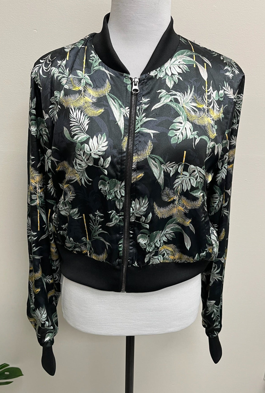 Used Women’s Zip Up Jacket