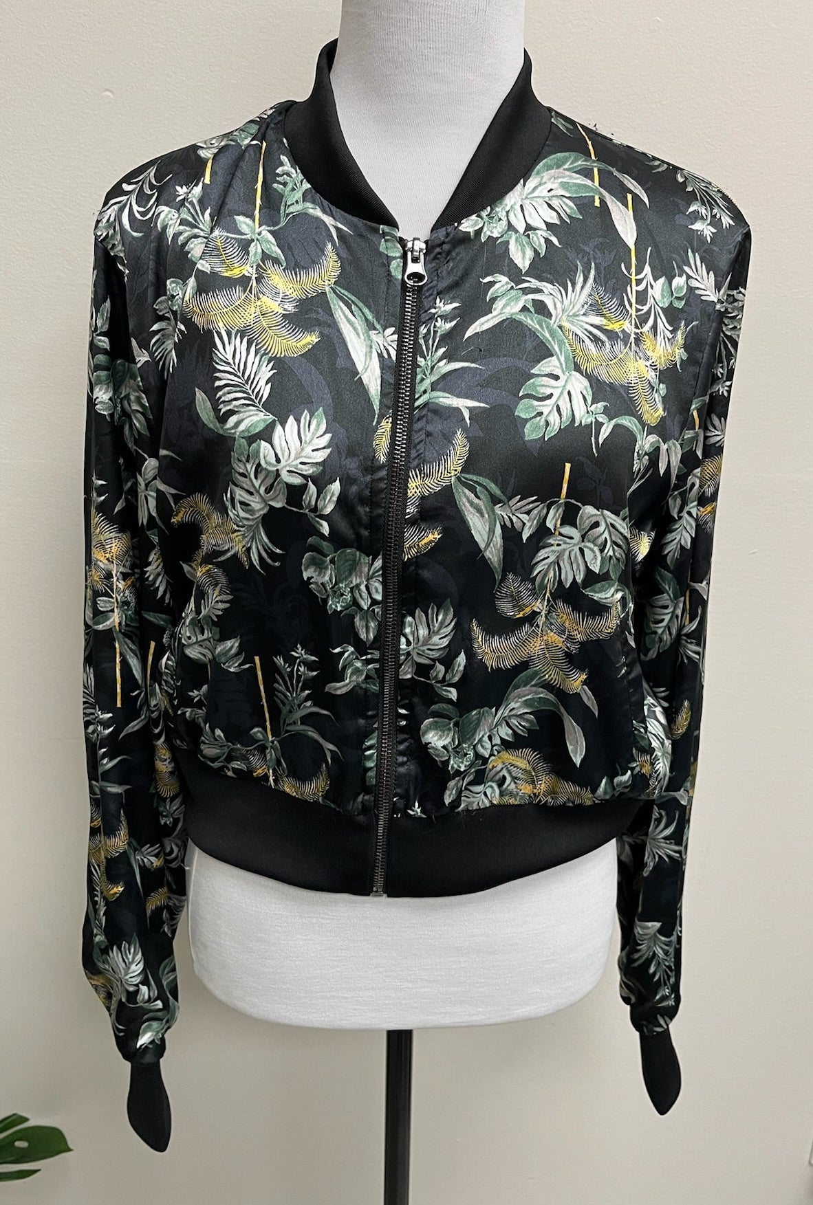Used Women’s Zip Up Jacket
