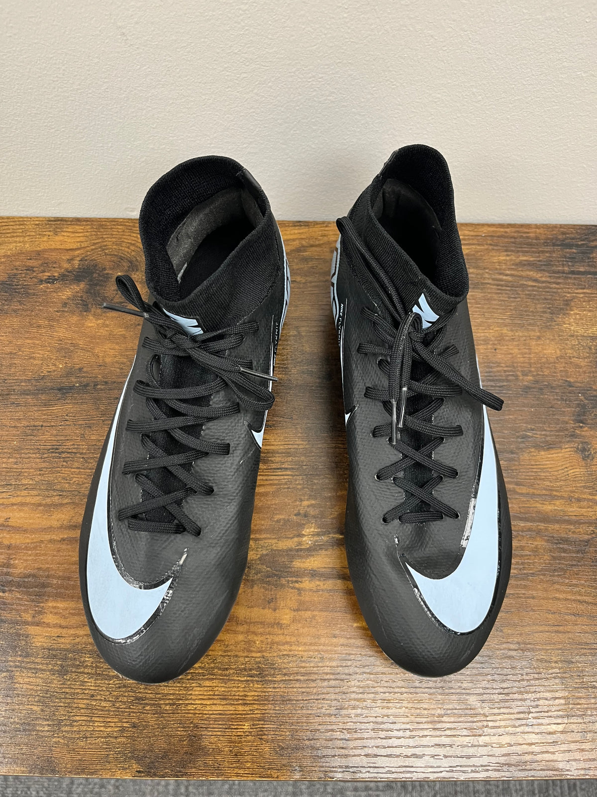 Used Men’s Black Cleats