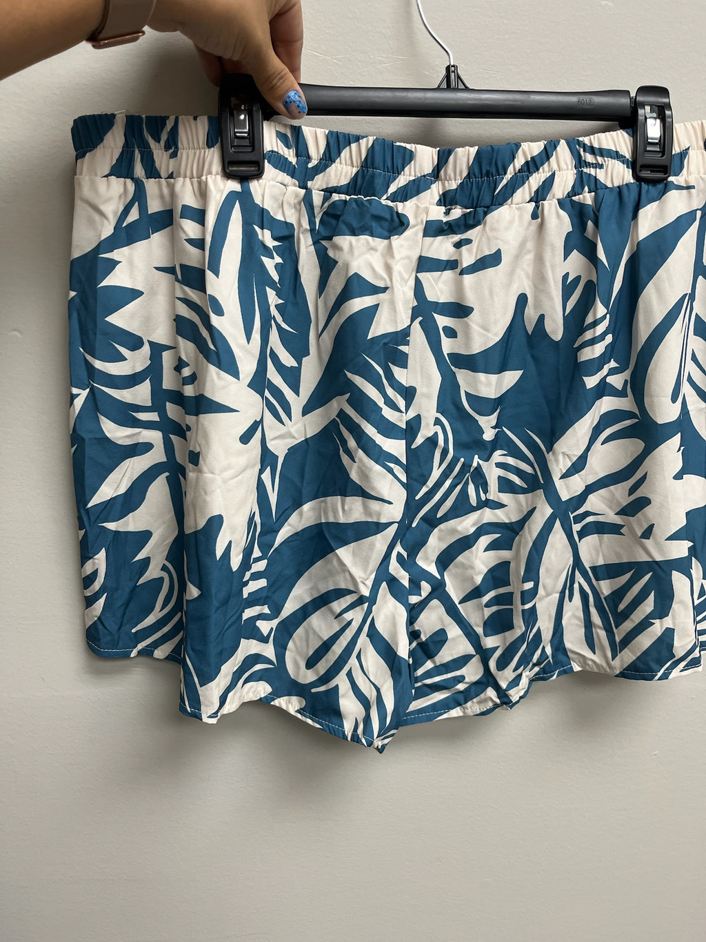 Used Women’s Blue & White Floral Shorts