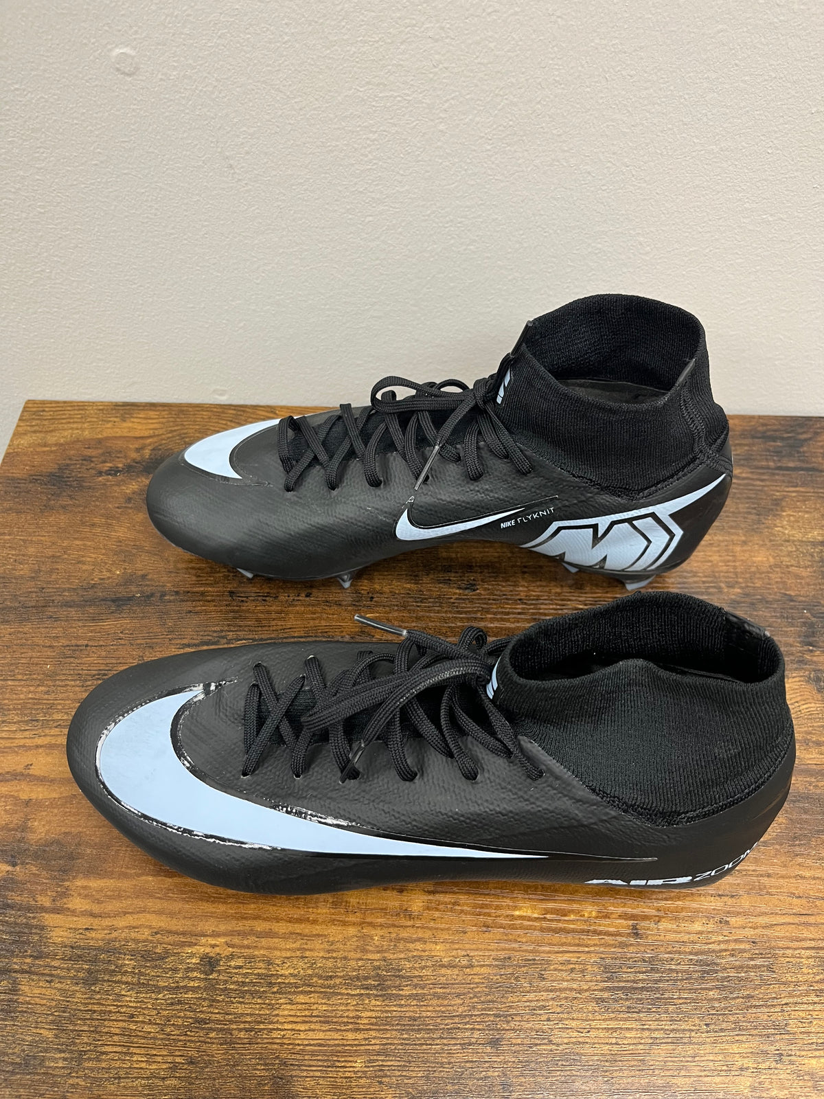 Used Men’s Black Cleats