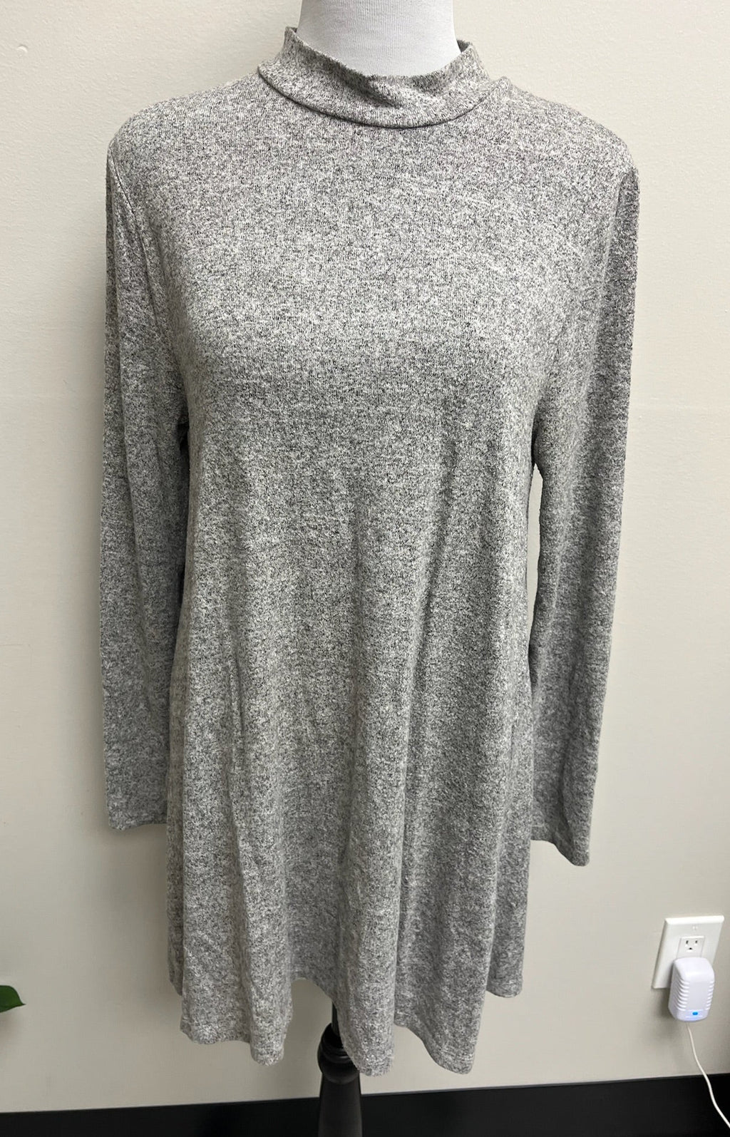 Used Women’s Grey Long Sweater Shirt