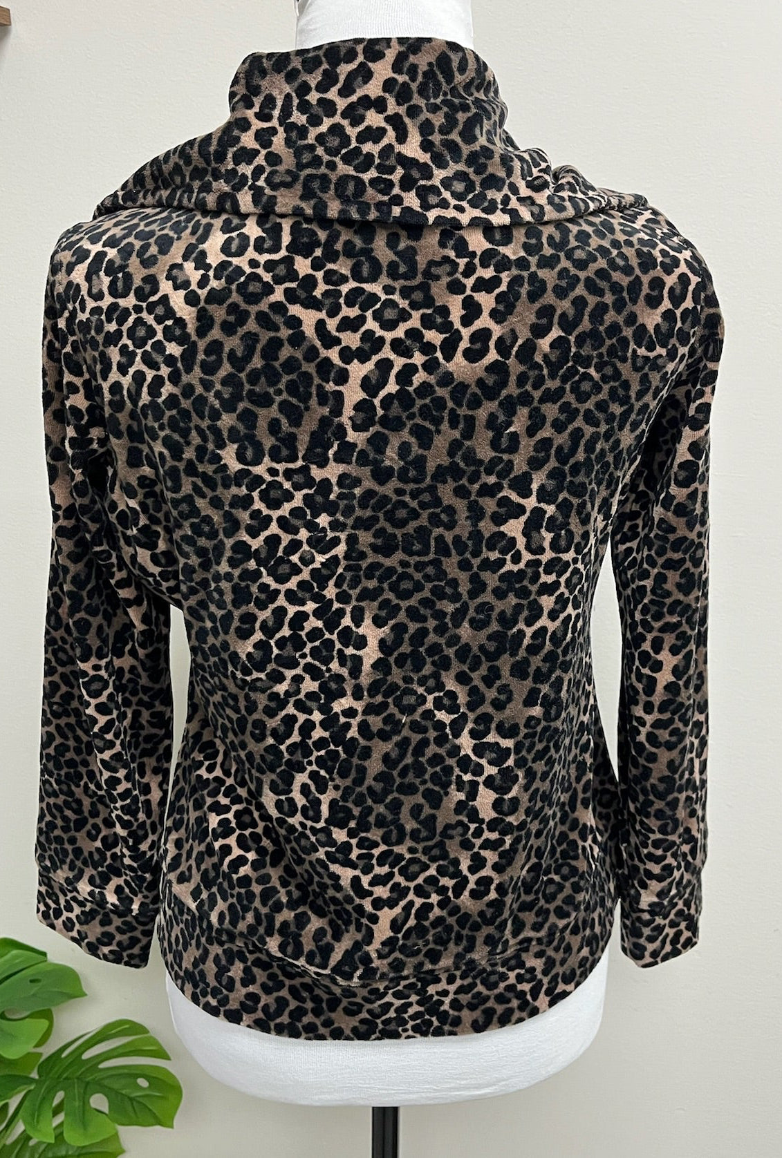 Used Women’s Leopard Zip Up Sweater