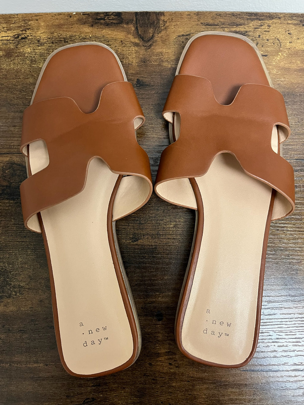 Used Women’s Tan Sandals