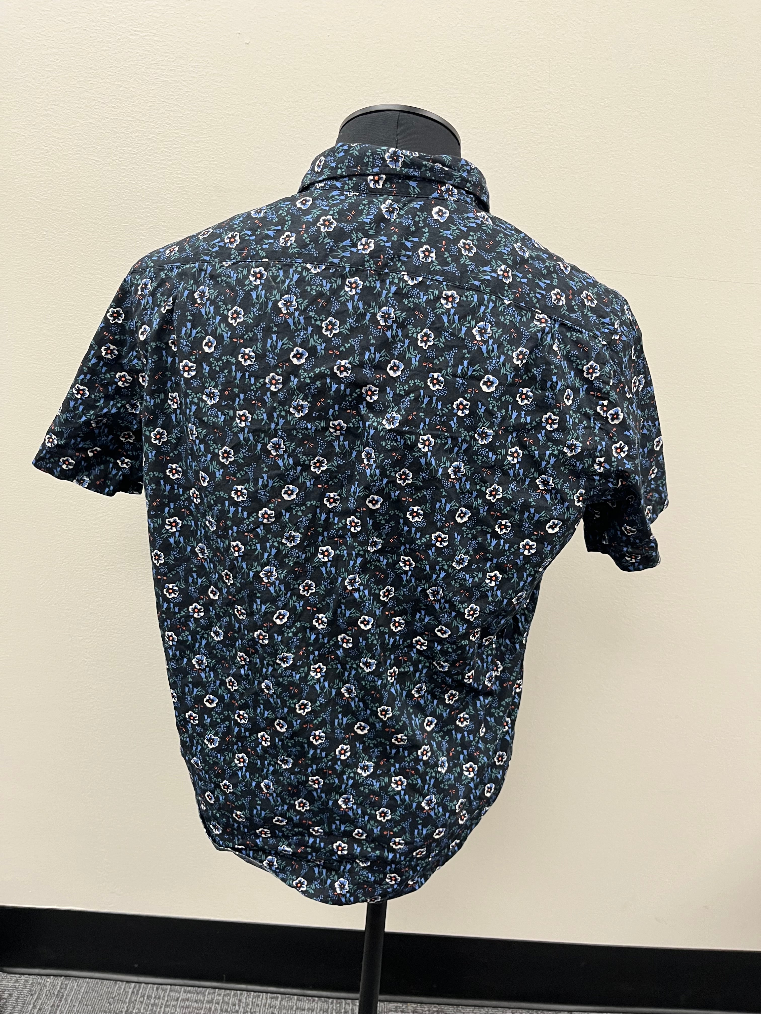 Used Men’s Blue Floral Button Up Shirt