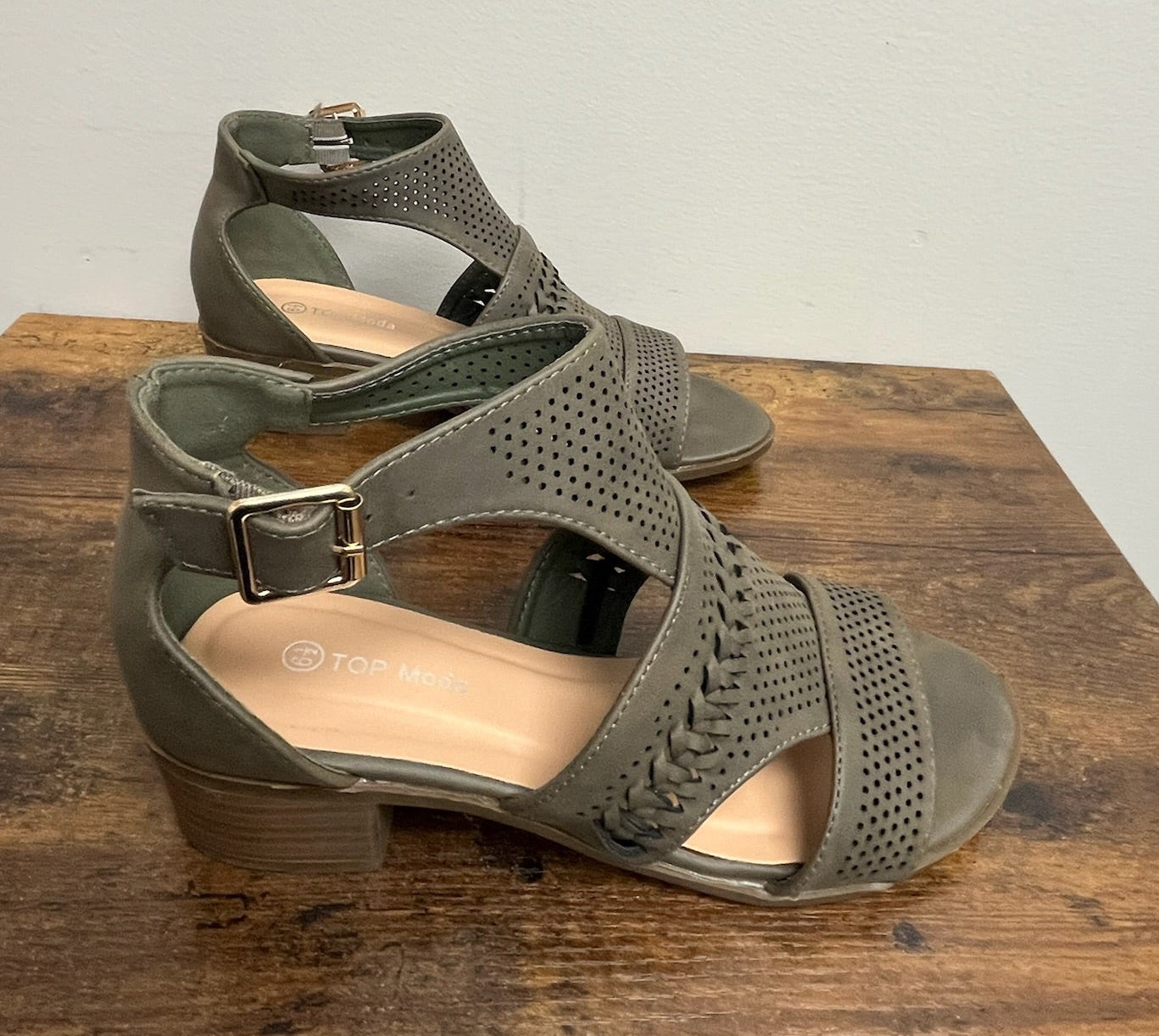 Used Women’s Green Heeled Sandals