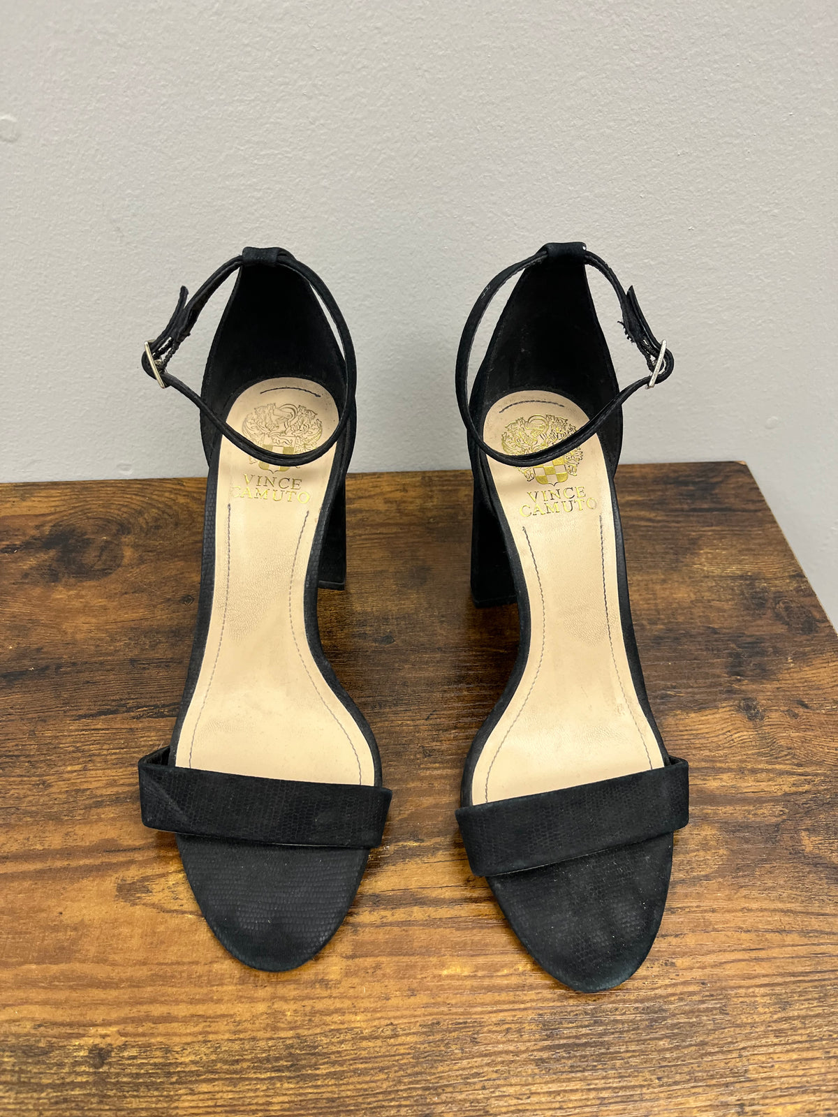 Used women’s black Heels