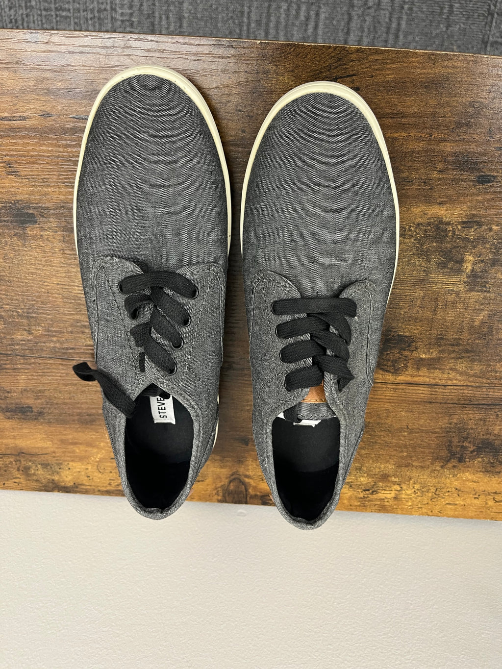 New Men’s Grey Sneakers