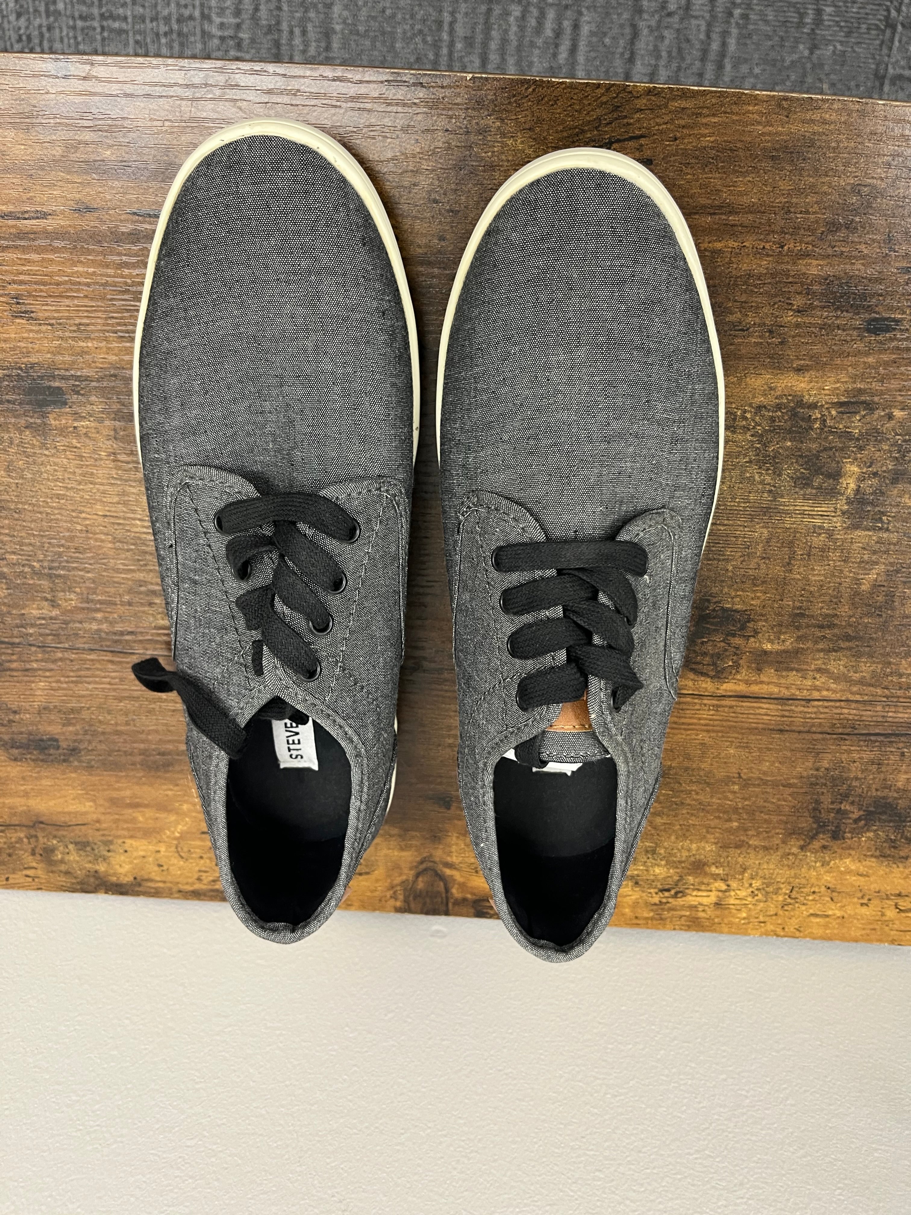 New Men’s Grey Sneakers