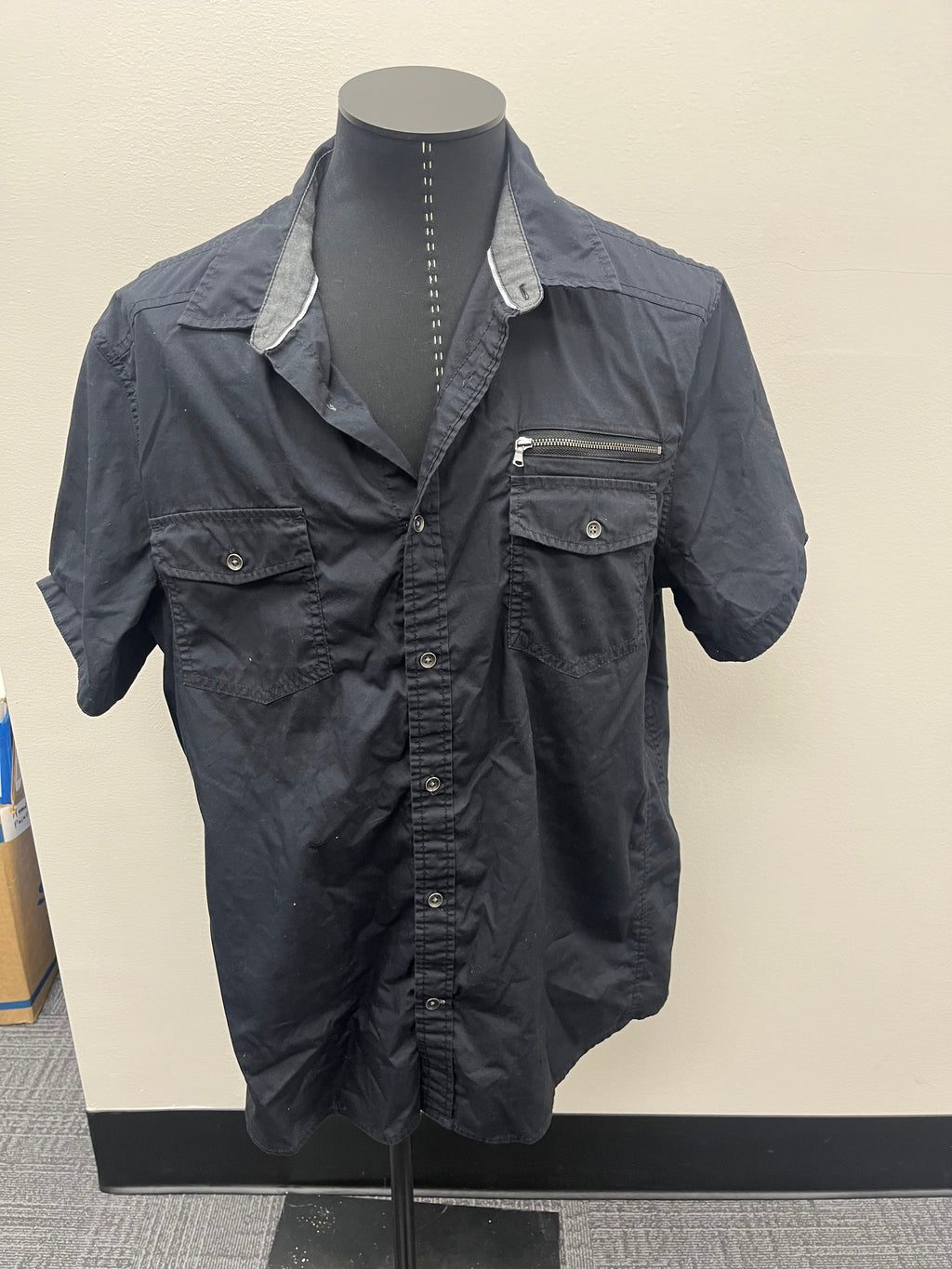 Used Men’s Black Button up Shirt