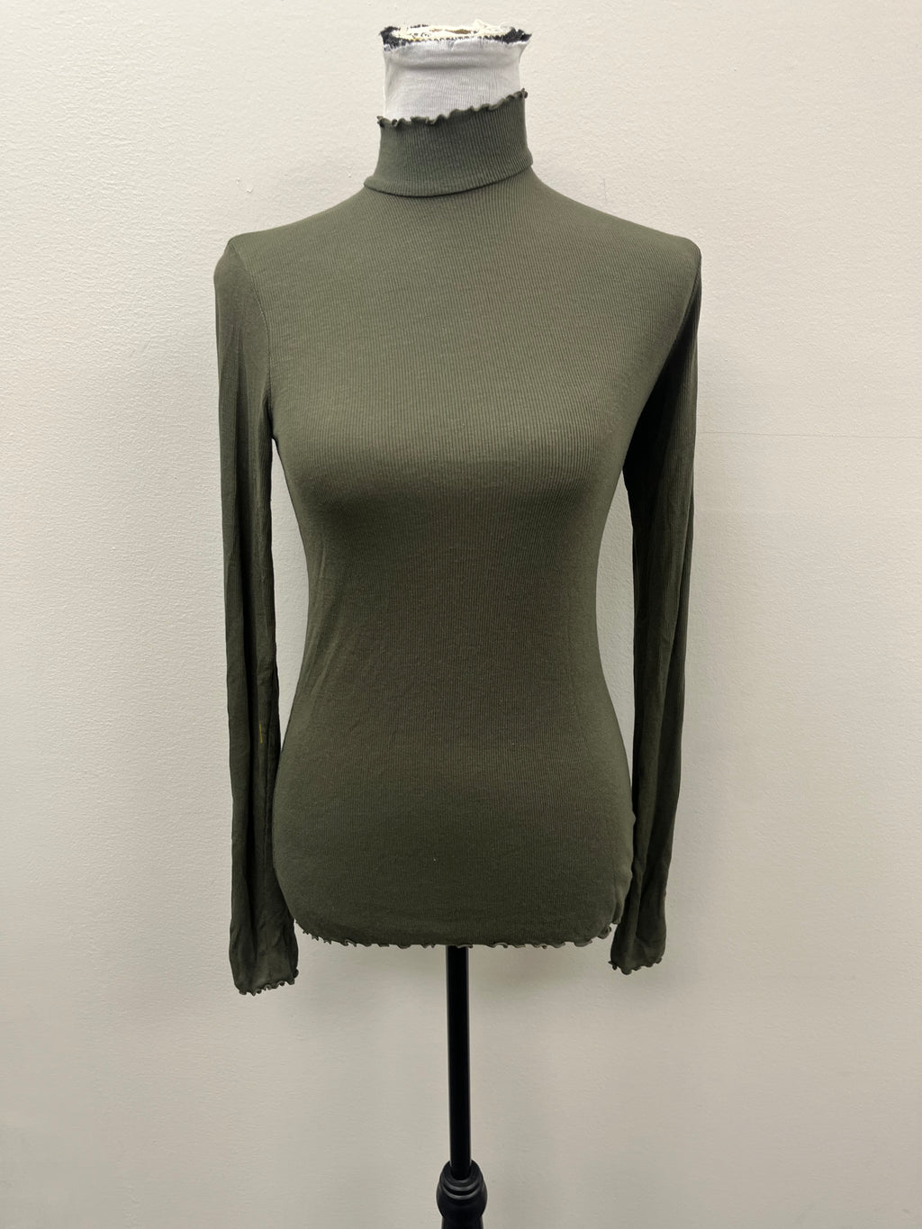 Used Women’s Green Long Sleeve Turtleneck