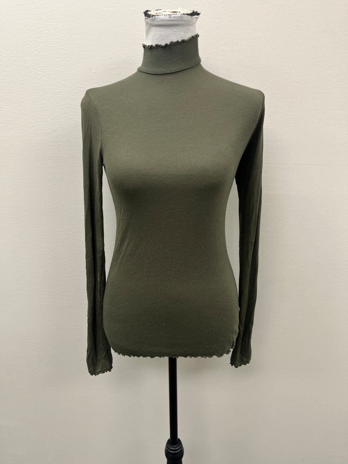Used Women’s Green Long Sleeve Turtleneck