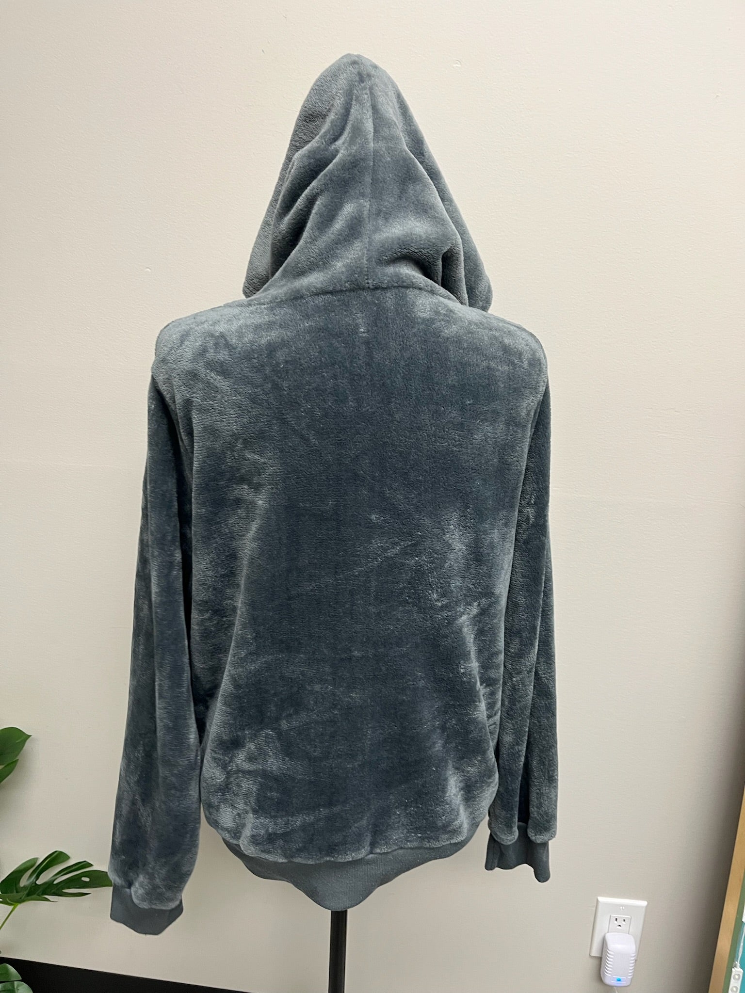 Used Women’s Fuzzy Zip Up Sweater