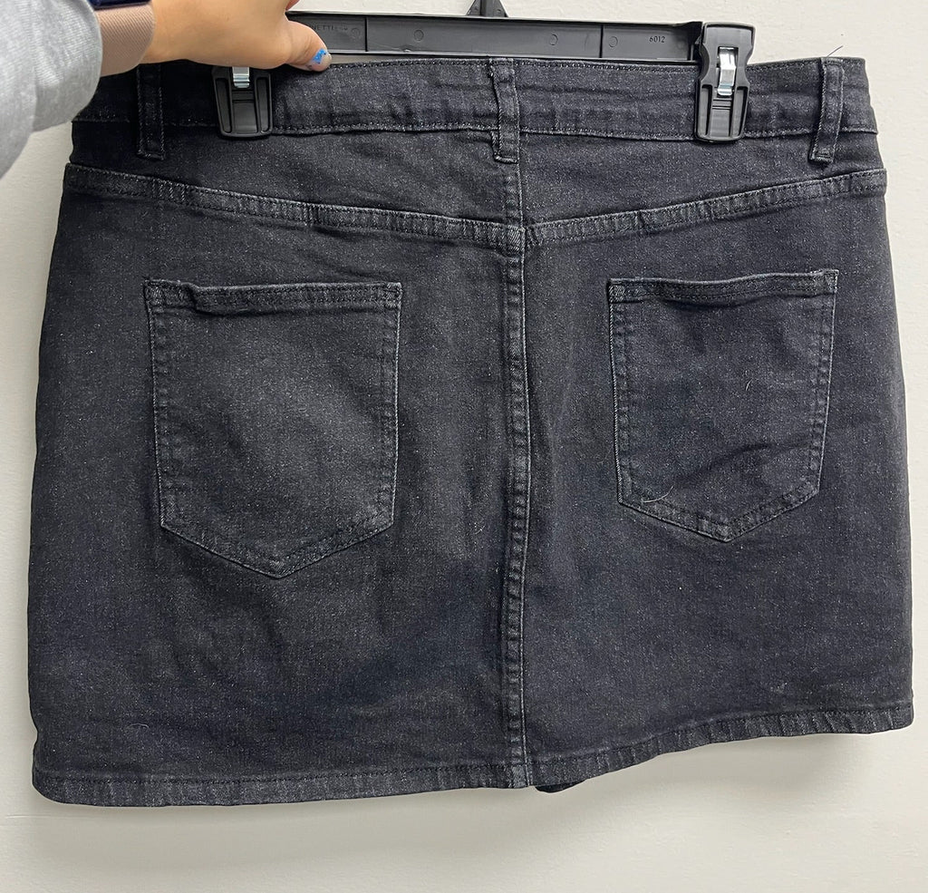 Used Women’s Black Jean Skort