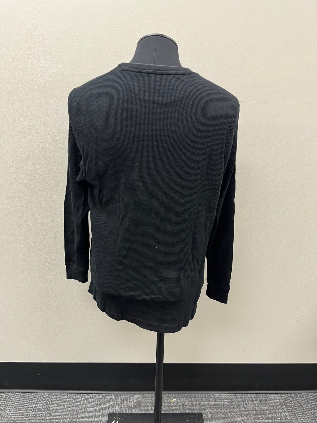 Used Men’s Black Thermal Top