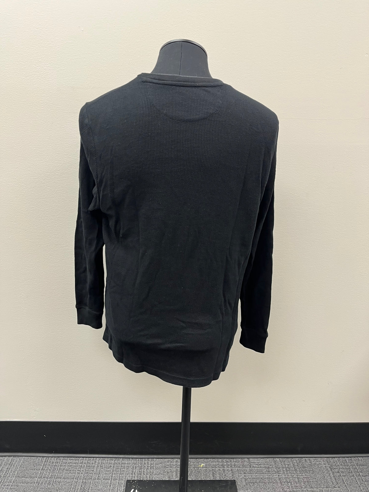 Used Men’s Black Thermal Top