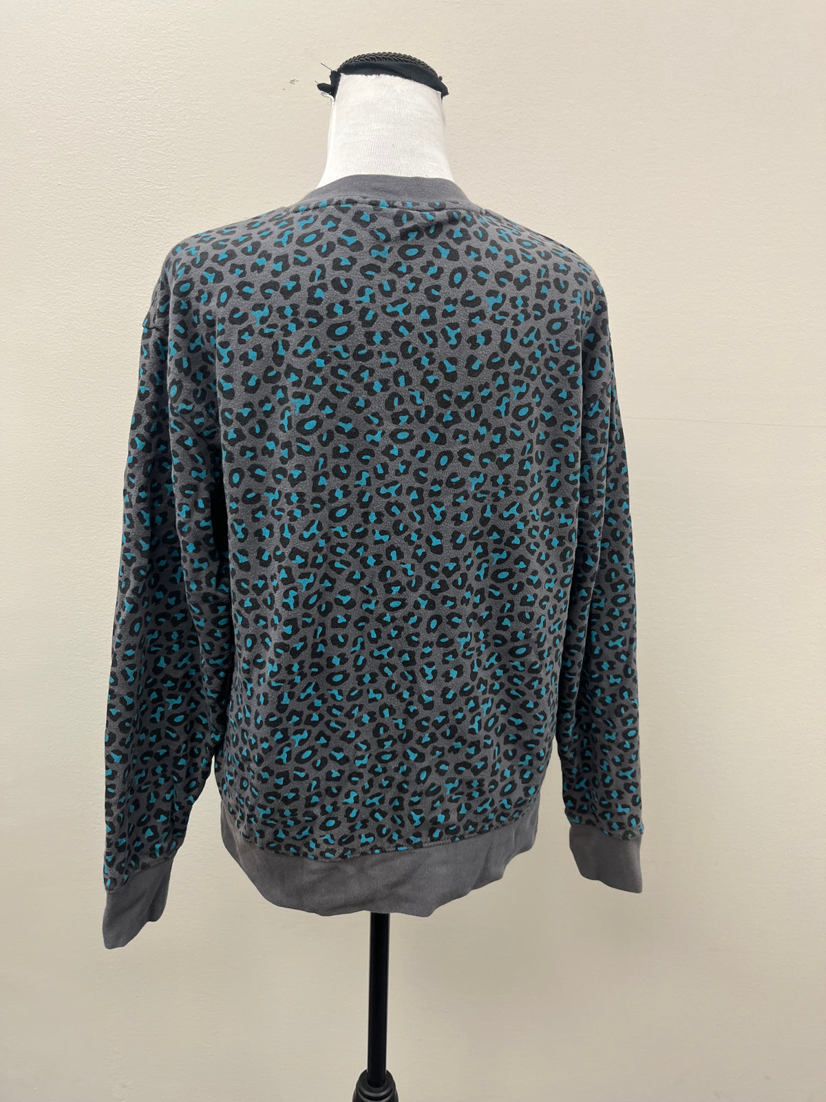 Used Women’s Leopard Crewneck Sweater