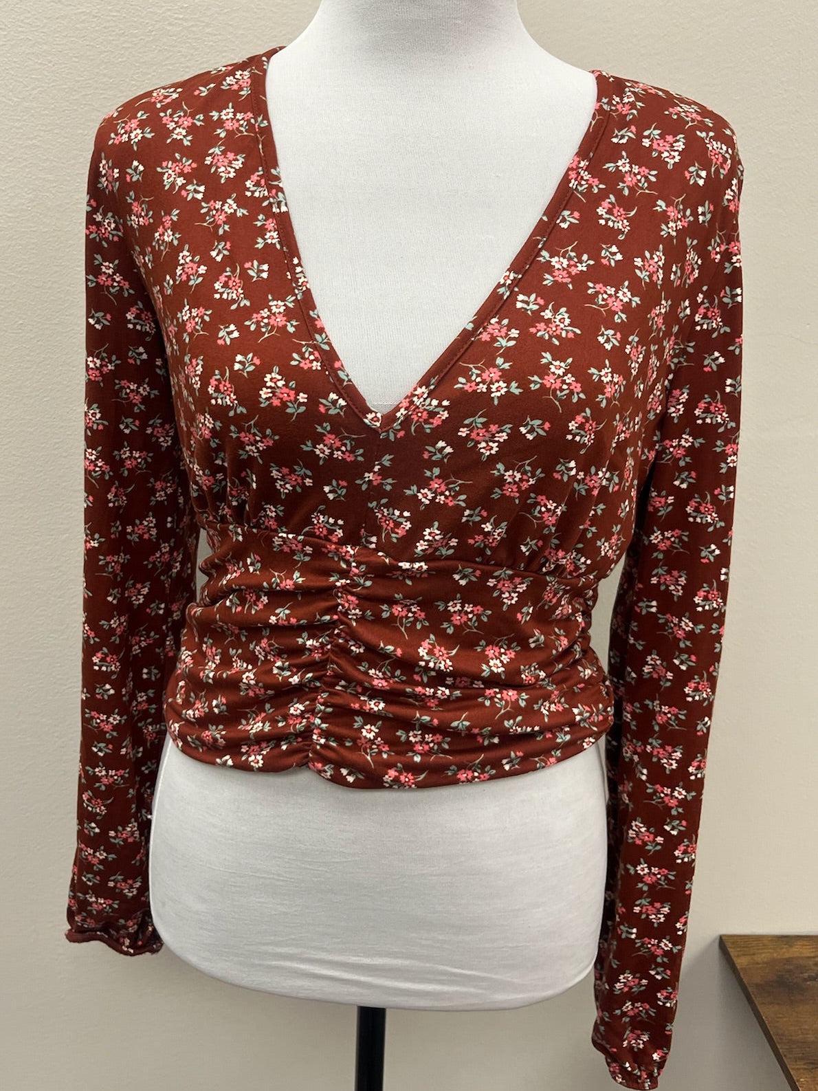 Used Women’s Brown Floral Crop Long Sleeve Shirt