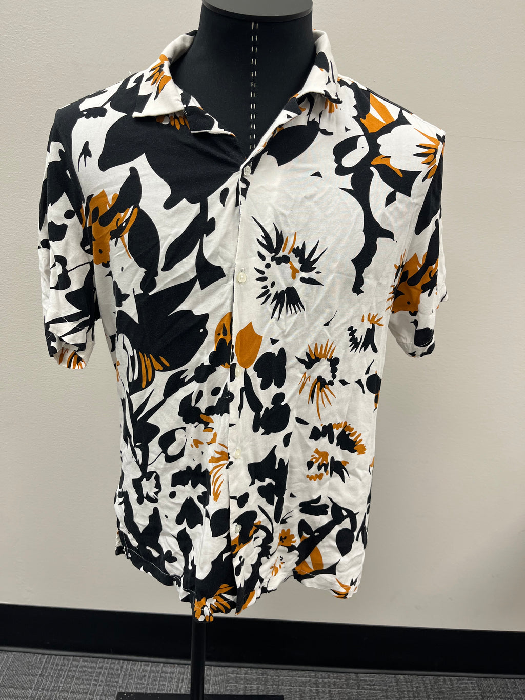Used Men’s Button up Shirt