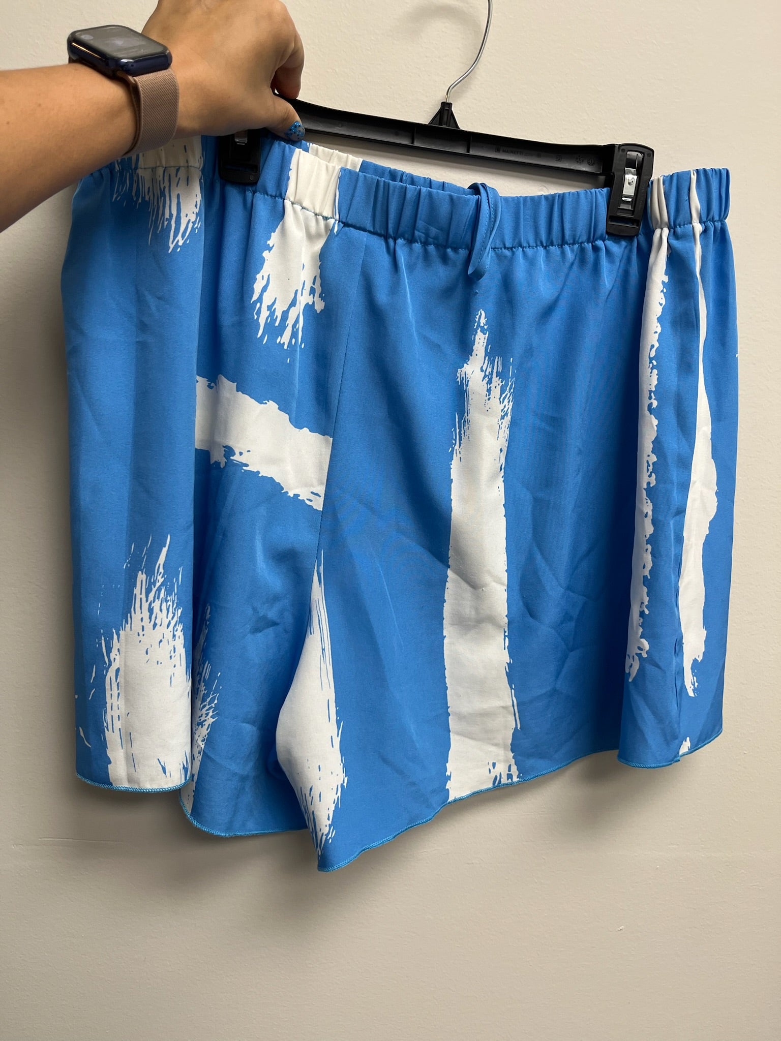 Used Women’s Blue & White Two Piece Set