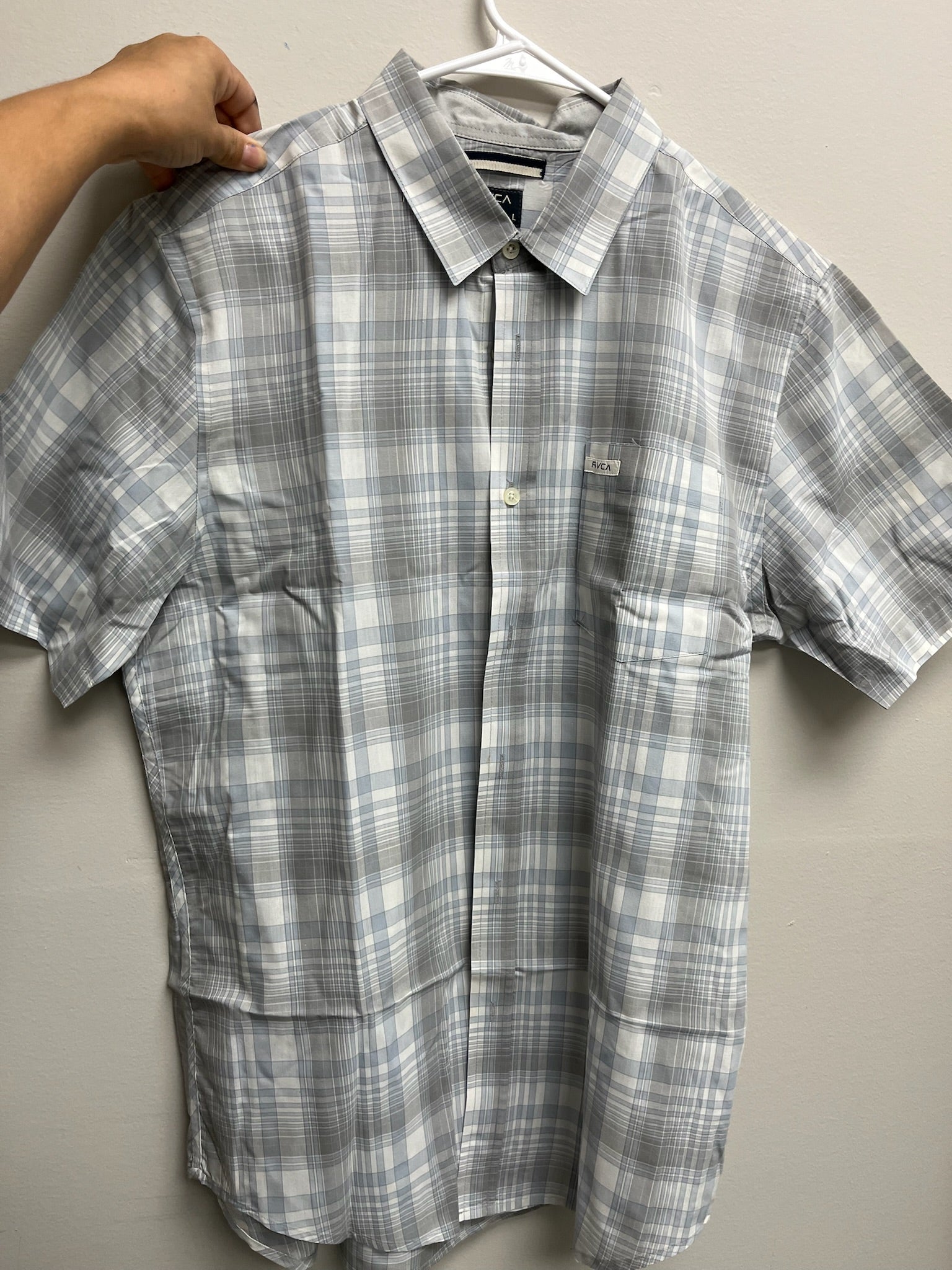 Used Men’s Grey Checkered Short Sleeve Button Up Shirt