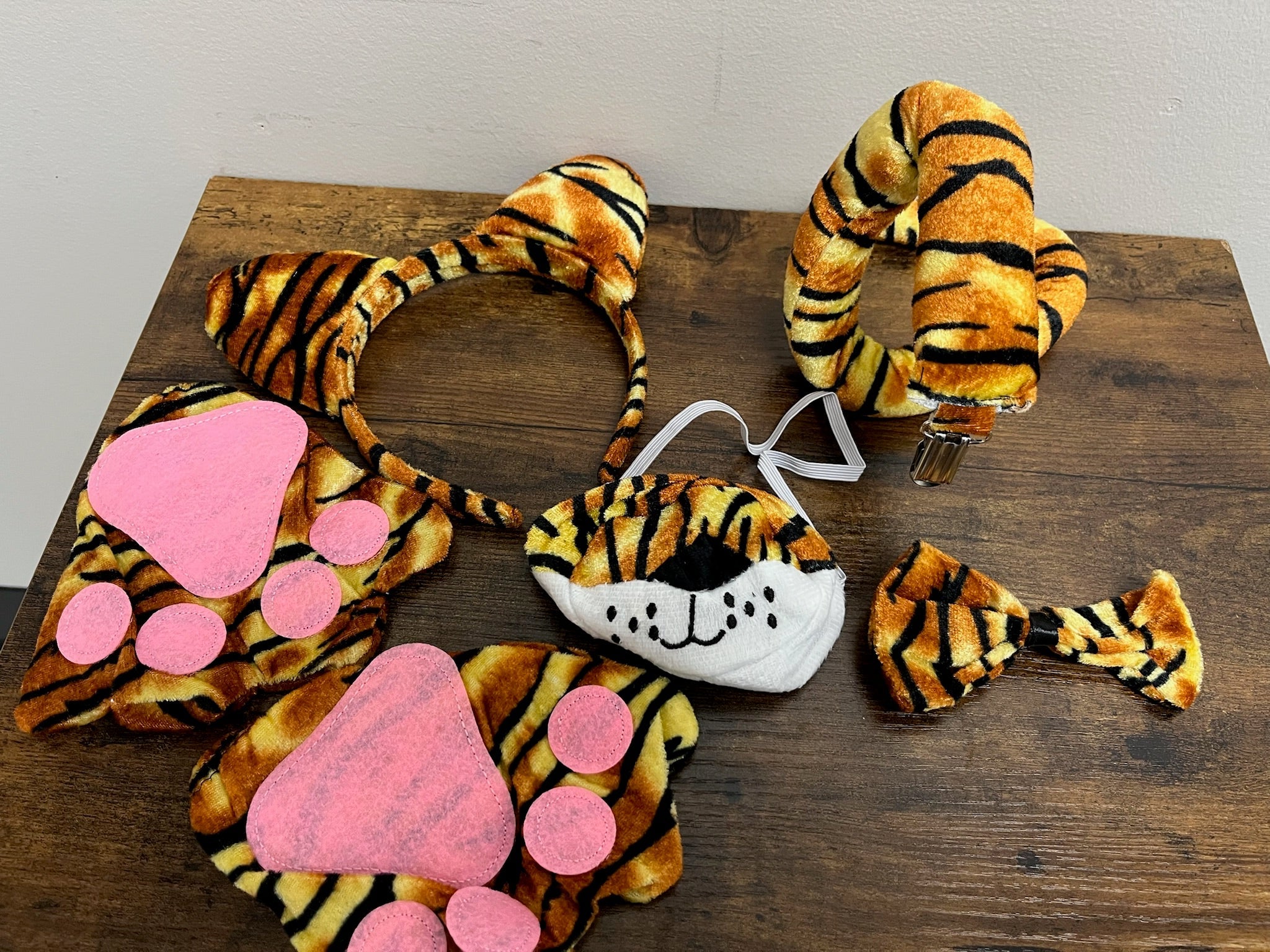 New 6 Piece Tiger Costume Accessories
