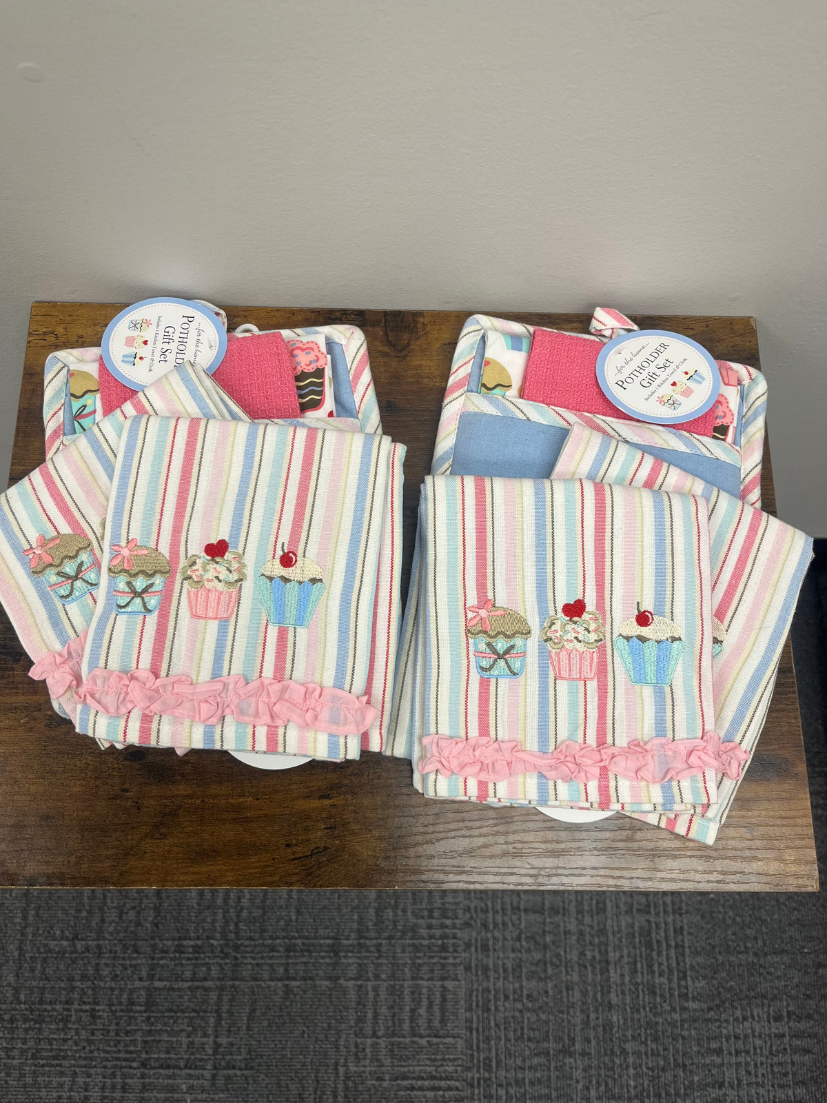 New 5 piece Cupcake Kitchen Set