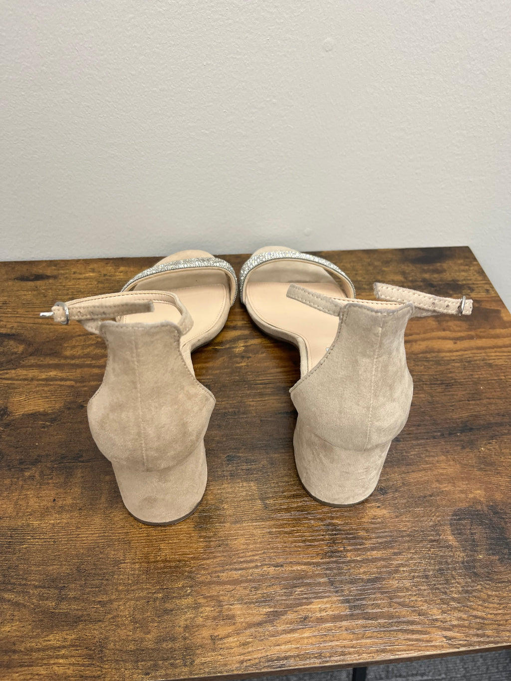 Used Women’s Tan Sparkly Heels