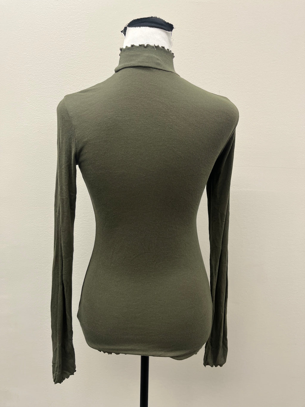 Used Women’s Green Long Sleeve Turtleneck