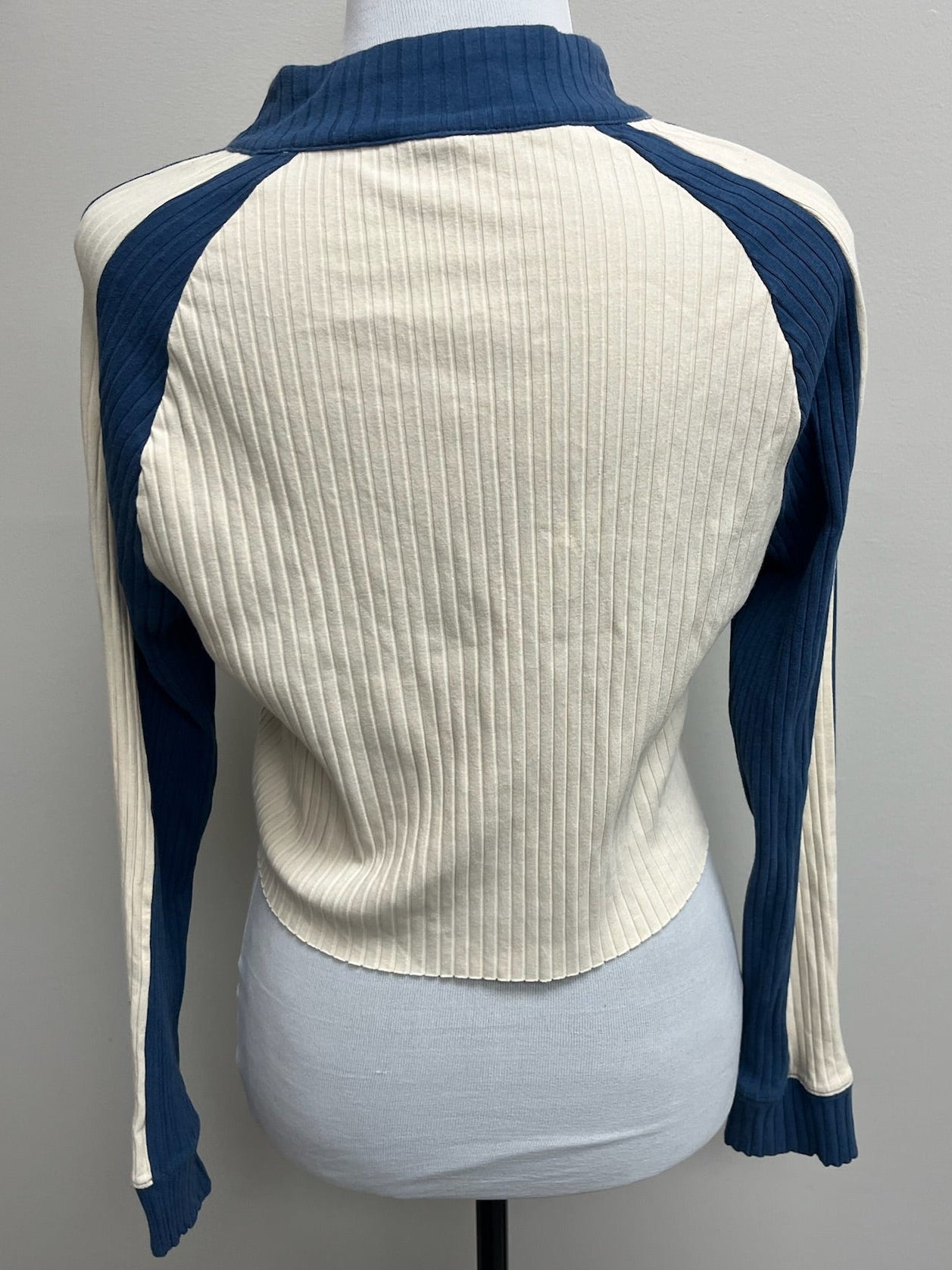 New Women’s Crop Athletic Sweater Shirt