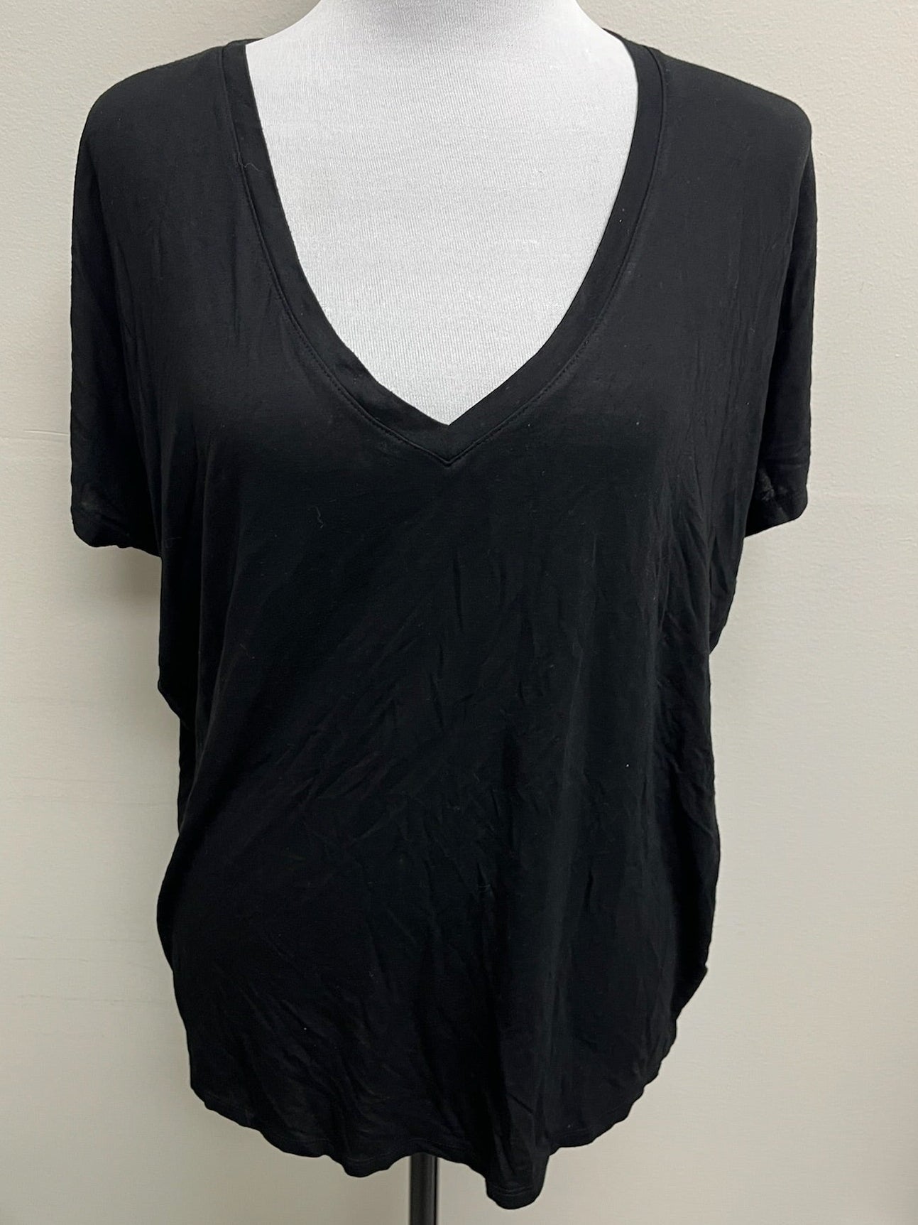 Used Women’s Black Shirt