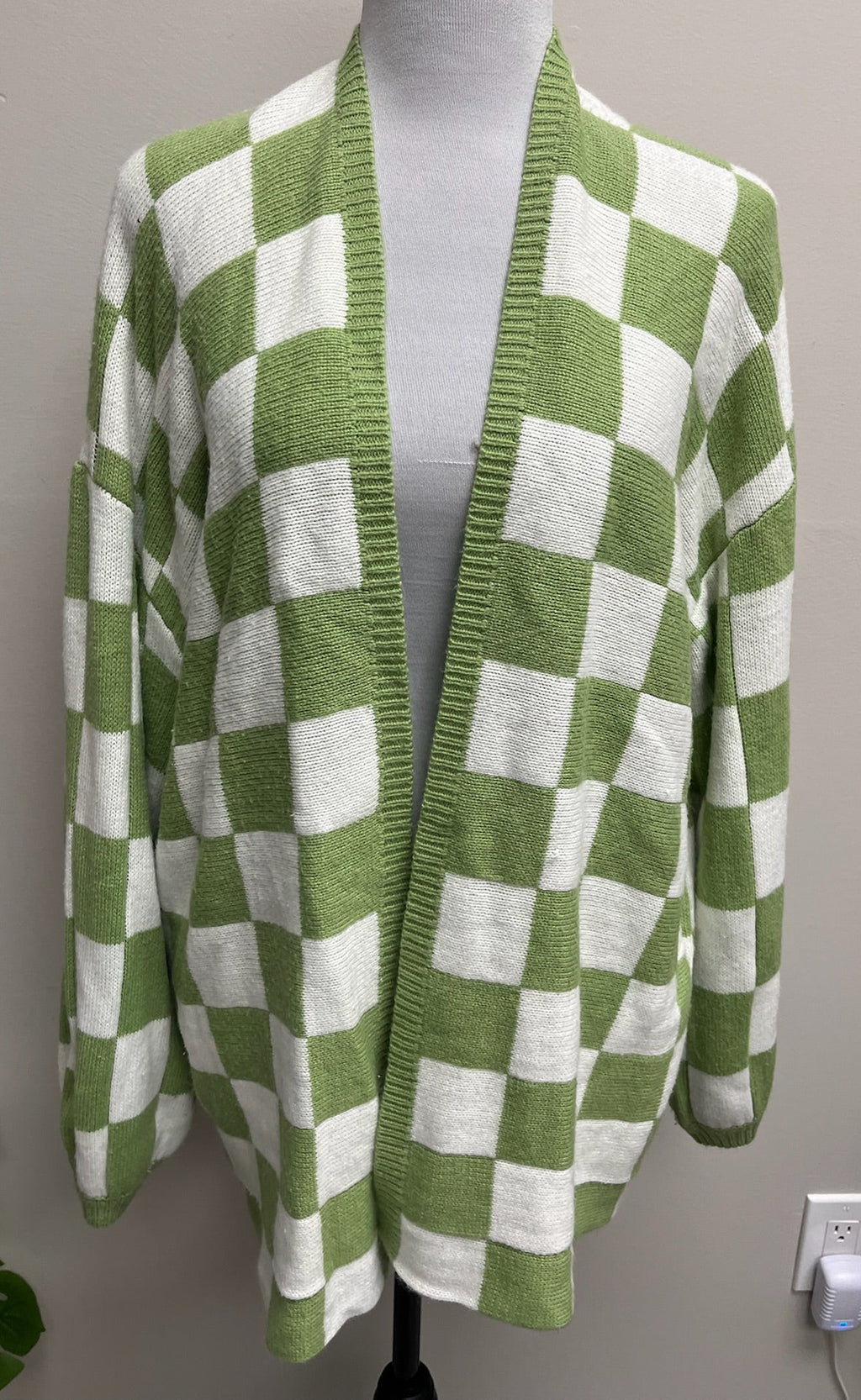Used Women’s Green Checkered Knitted Cardigan