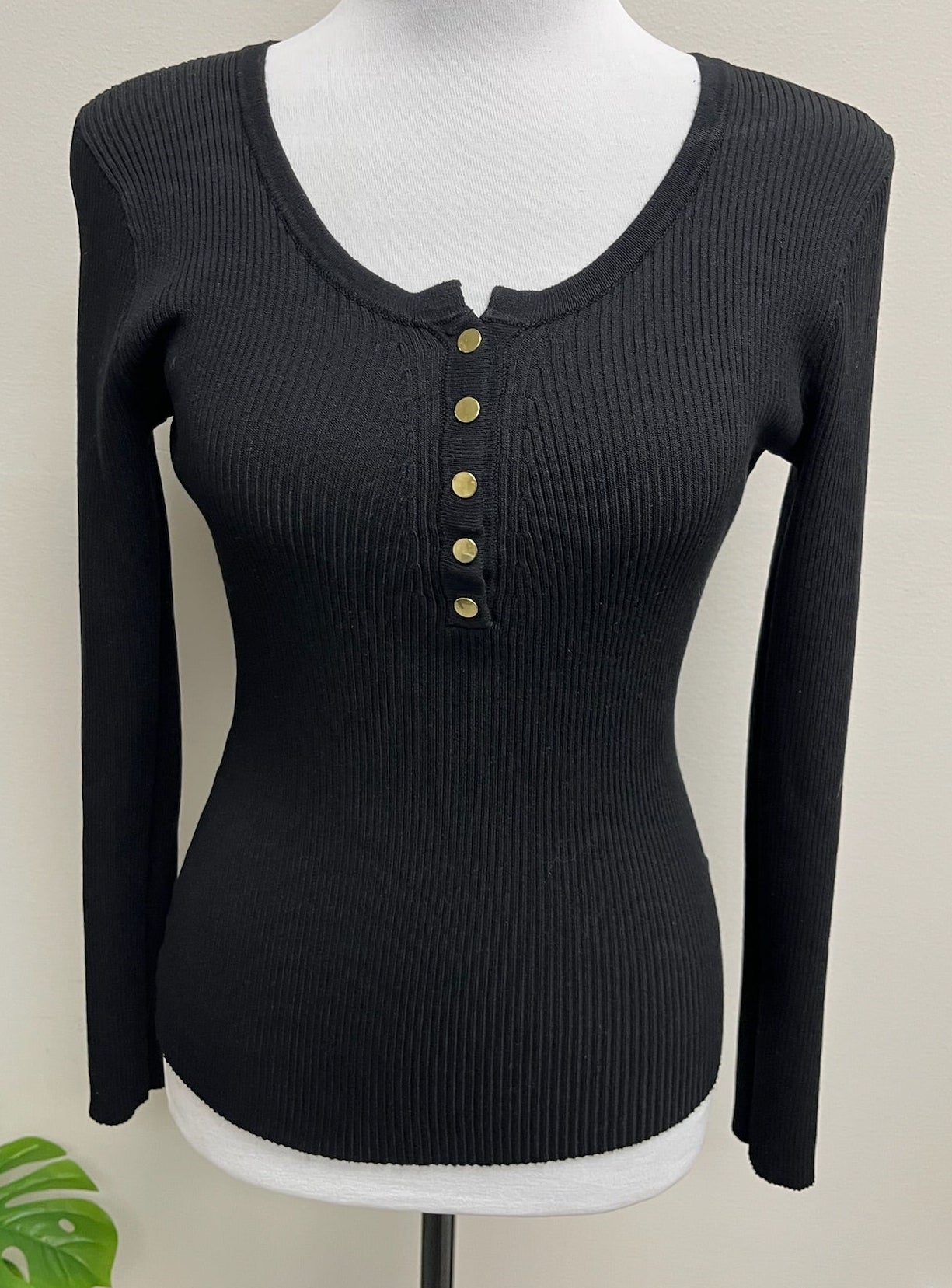 Used Women’s Black Long Sleeve