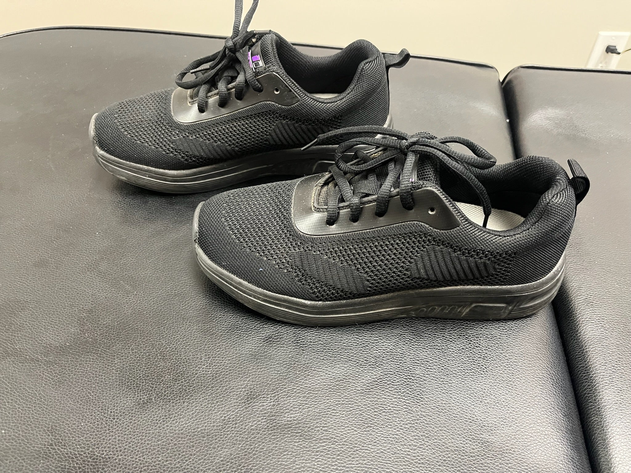 Women’s Black Slip Resistant Sneakers