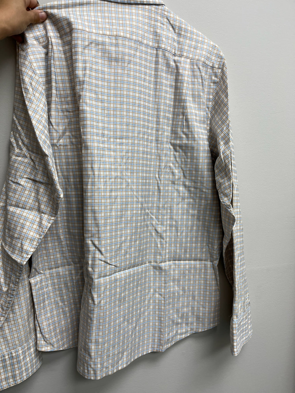 Used Men’s Checkered Long Sleeve Button Up Shirt