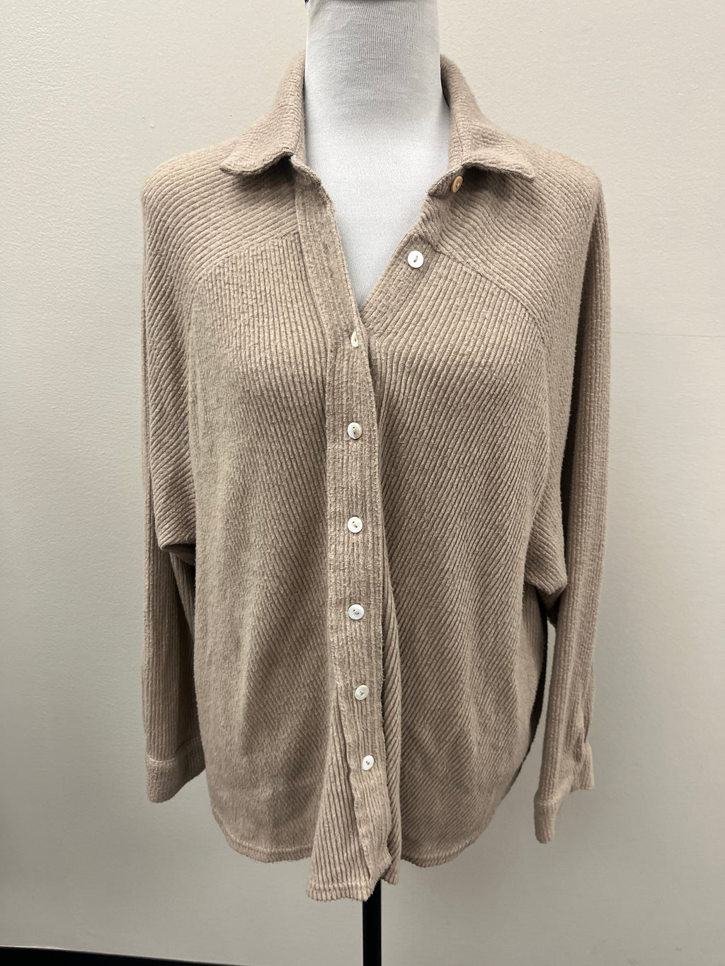 Used Women’s Beige Button Up Shirt