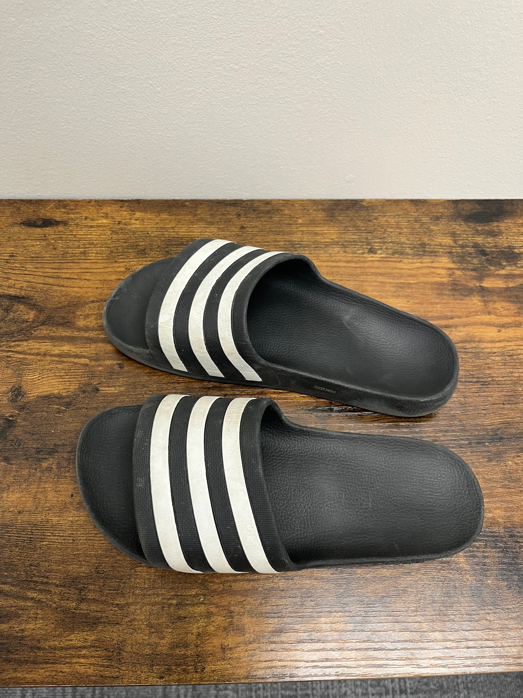Used Men’s Black Slides