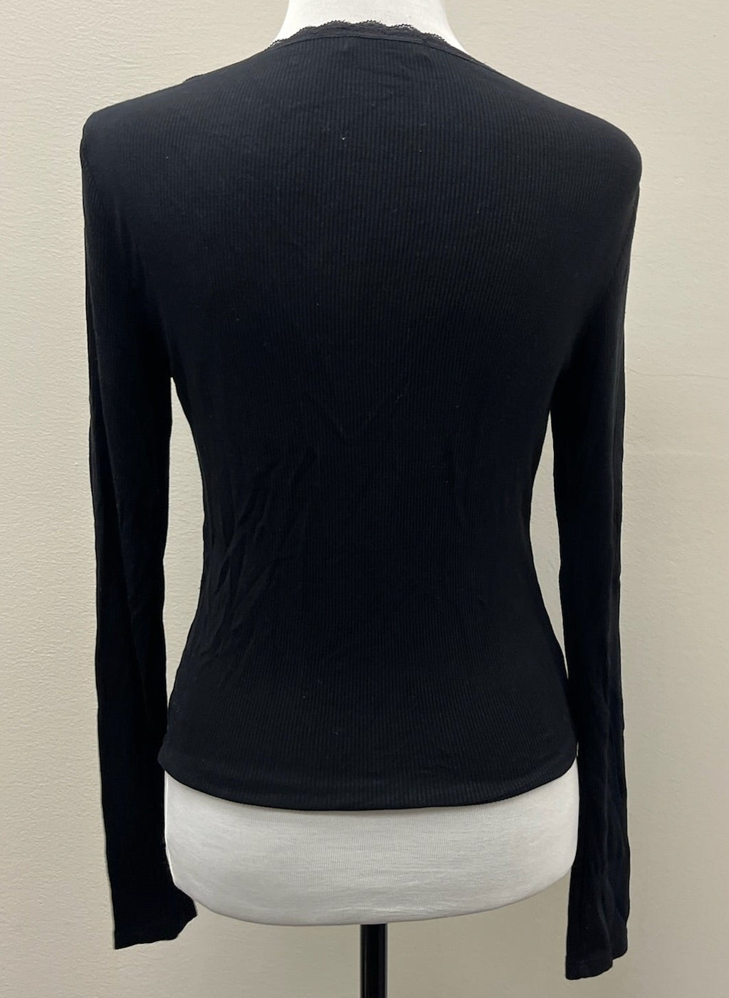 Used Women’s Black Long Sleeve Shirt