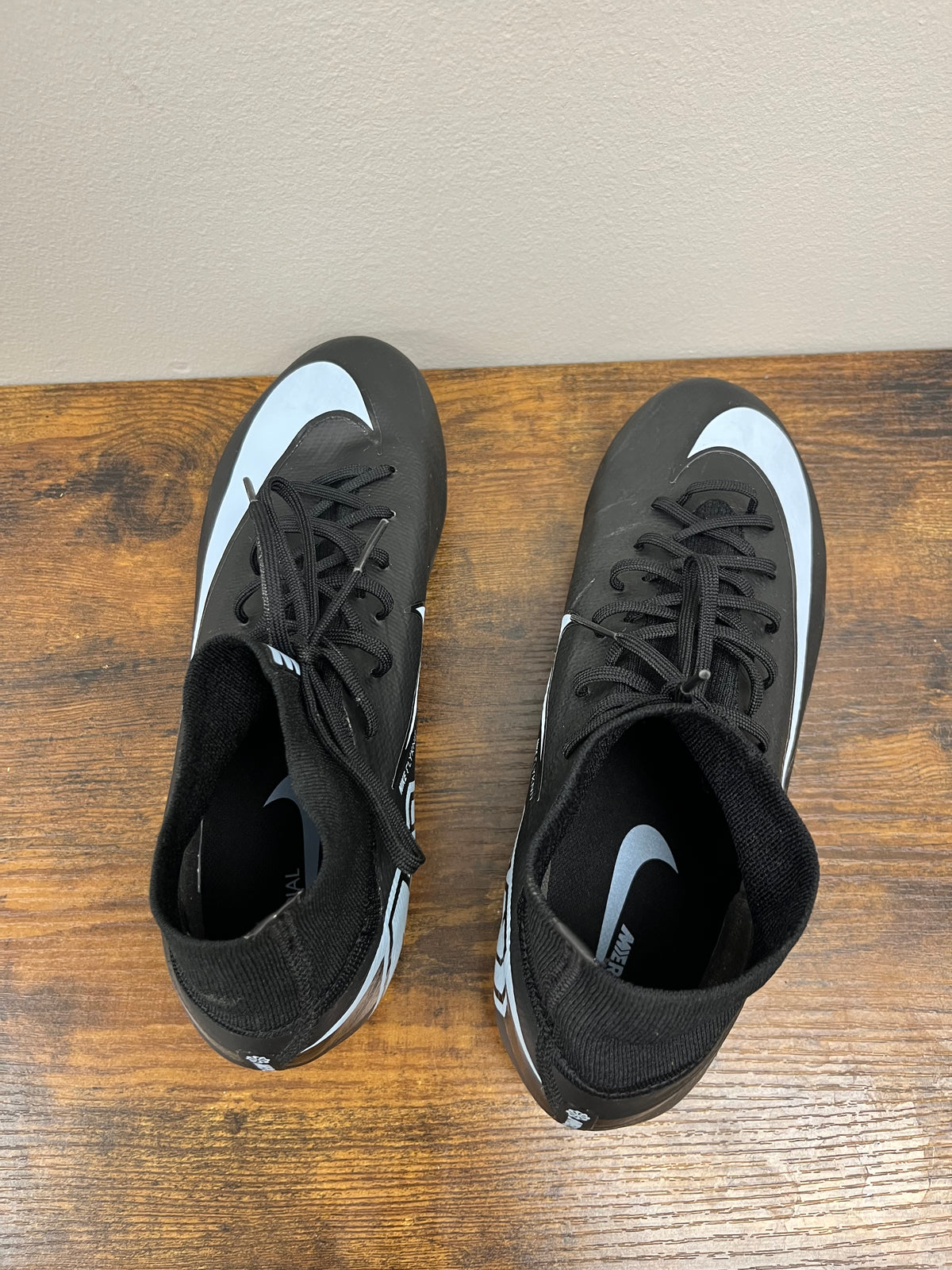 Used Men’s Black Cleats