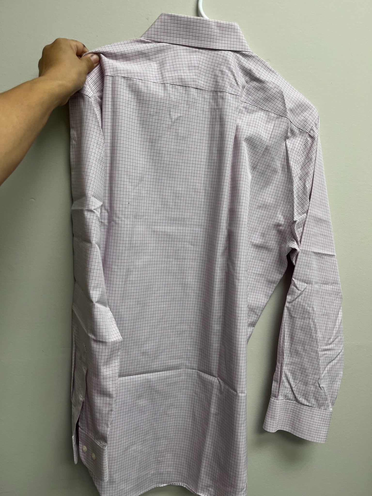Used Men’s Checkered Long Sleeve Button Up Shirt