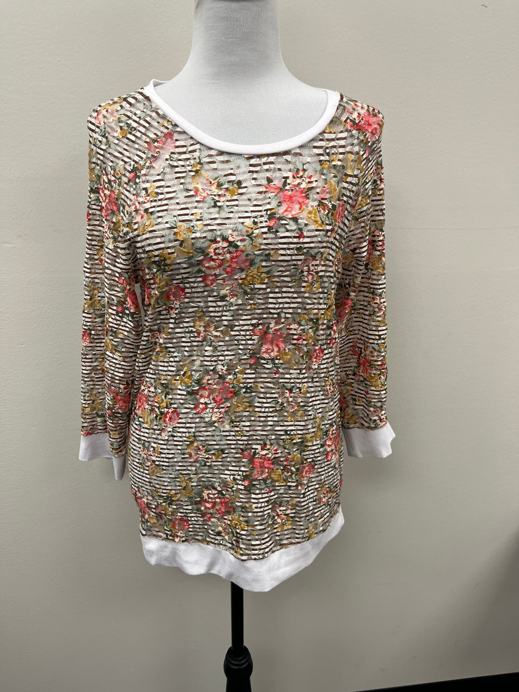 Used Women’s Floral Mesh Shirt