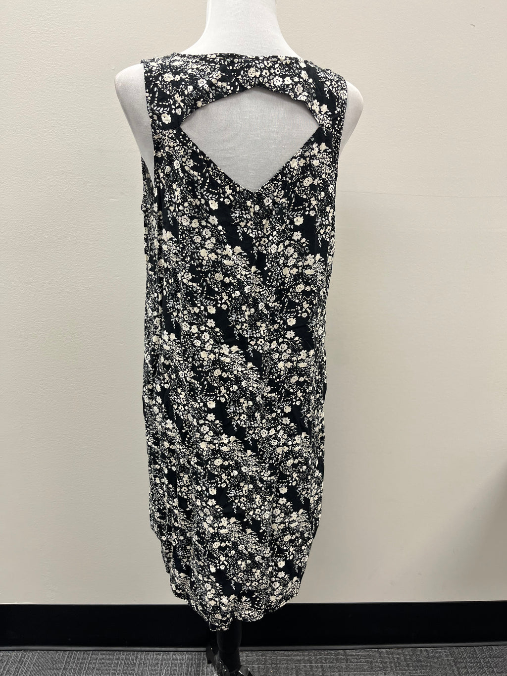 Used Women’s Black Floral Dress