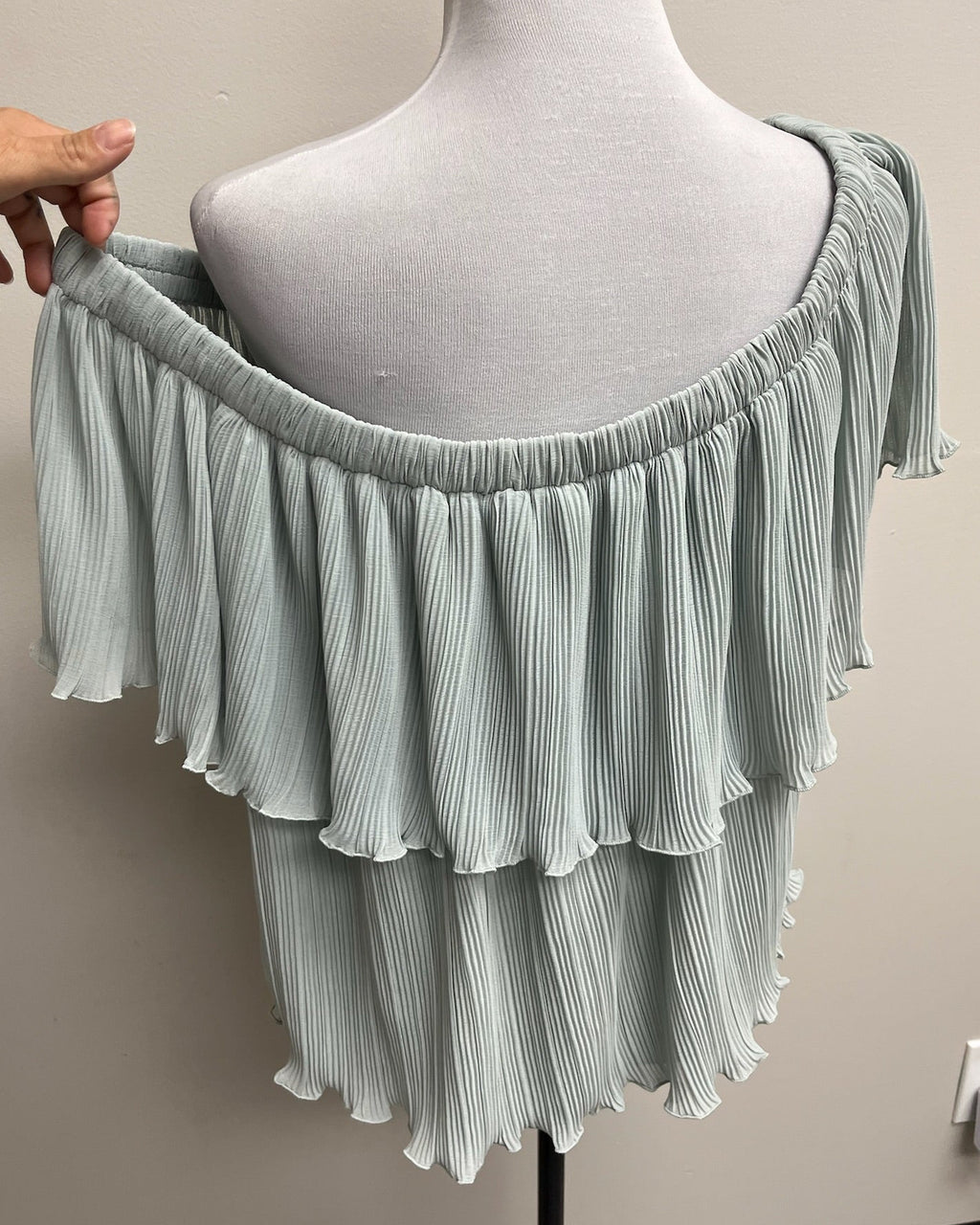 Used Women’s Off The Shoulder Top