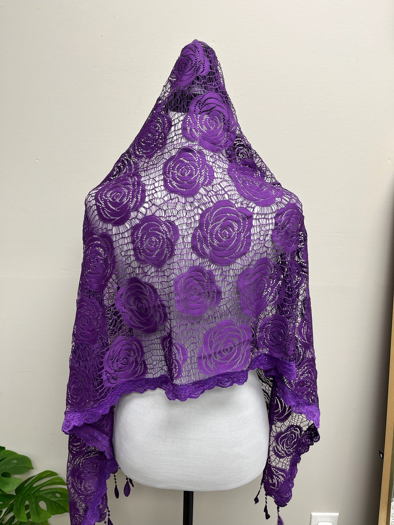 Used Women’s Purple Lace Shaw Scarf