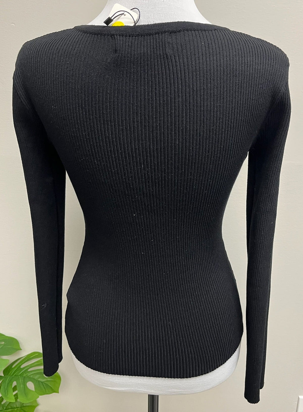 Used Women’s Black Long Sleeve