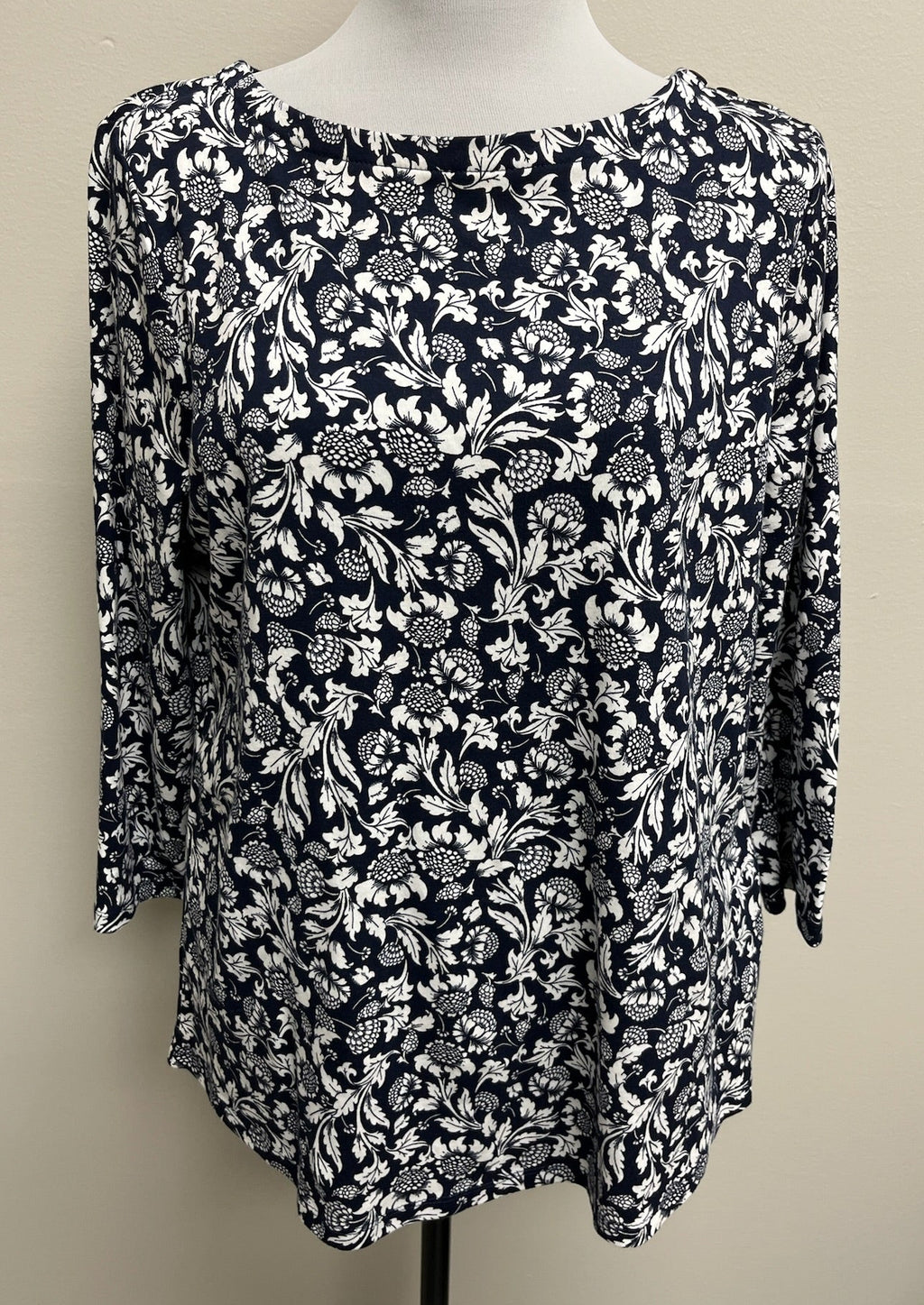 Used Women’s Black Floral Long Sleeve